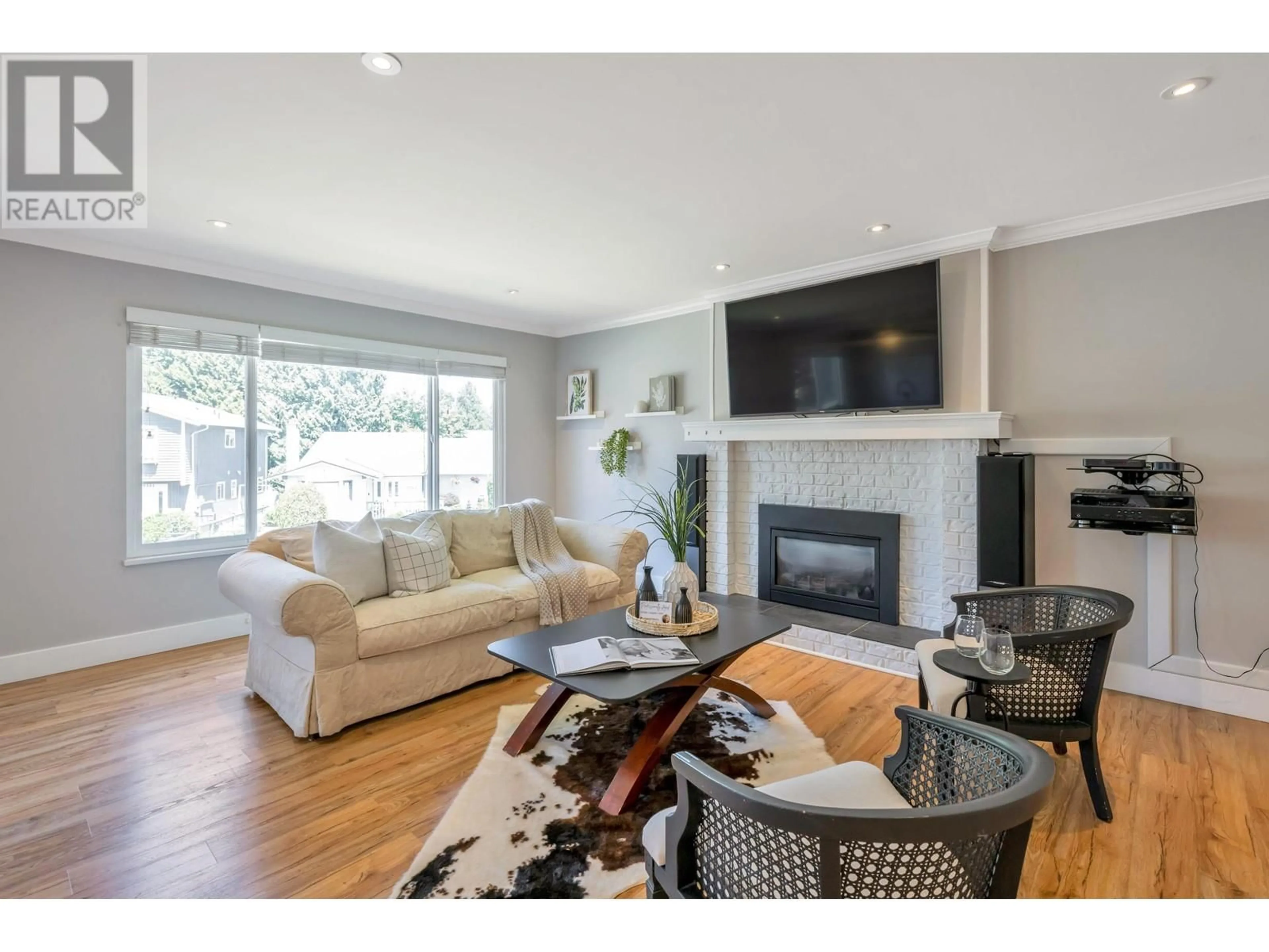 Living room with furniture, wood/laminate floor for 19346 121B AVENUE, Pitt Meadows British Columbia V3Y1J4