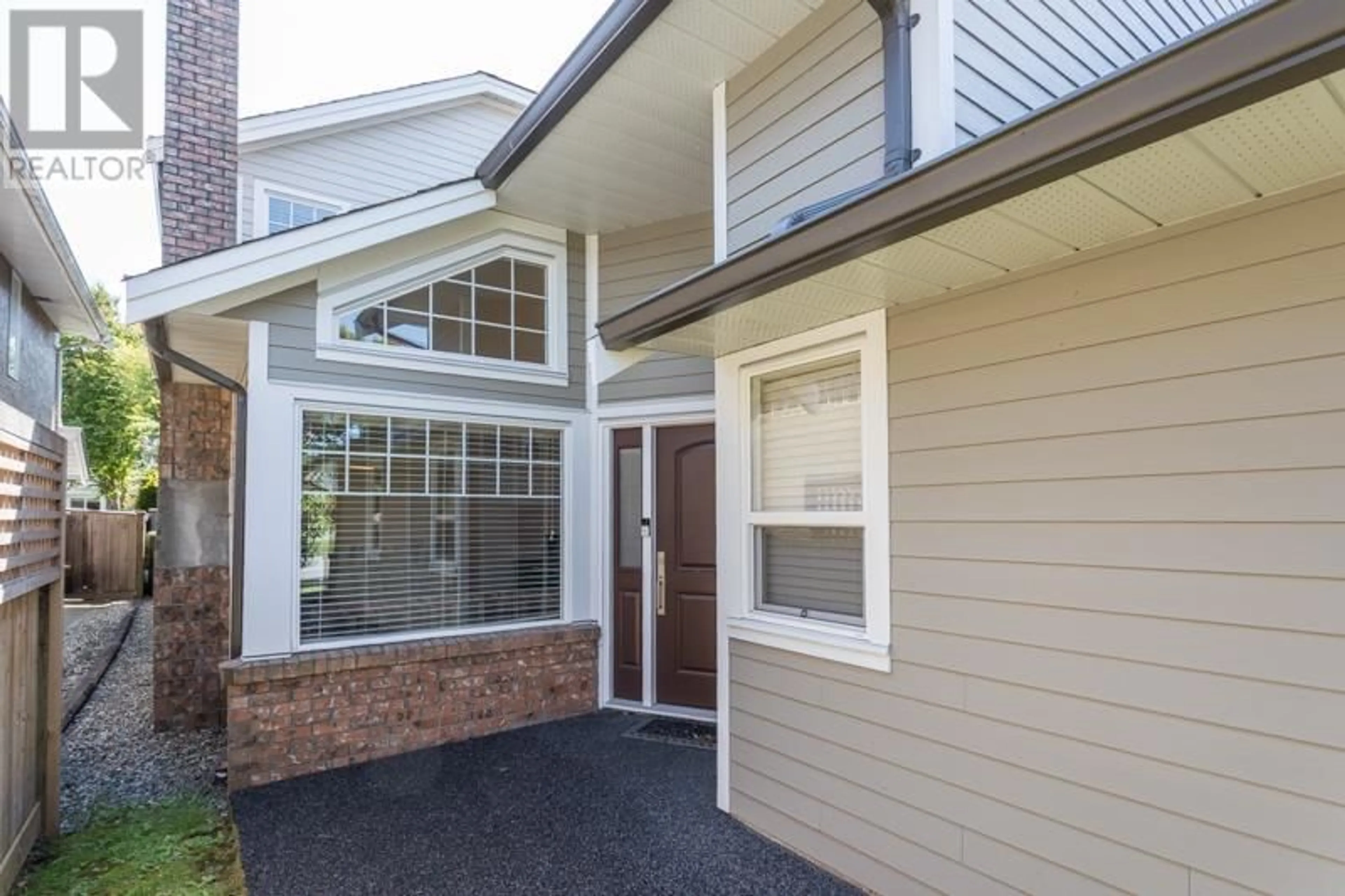 Home with vinyl exterior material, street for 3538 REGENT STREET, Richmond British Columbia V7E2N4