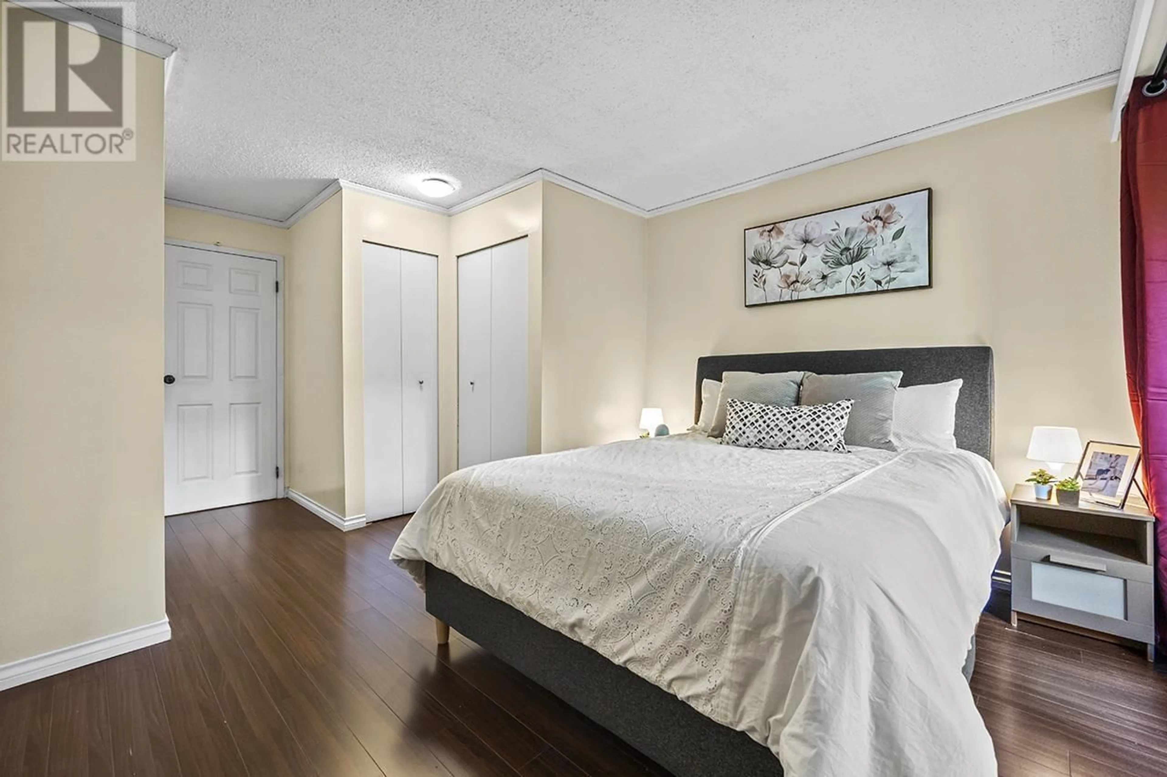 Bedroom with bed, wood/laminate floor for 3 - 340 GINGER DRIVE, New Westminster British Columbia V3L5L7