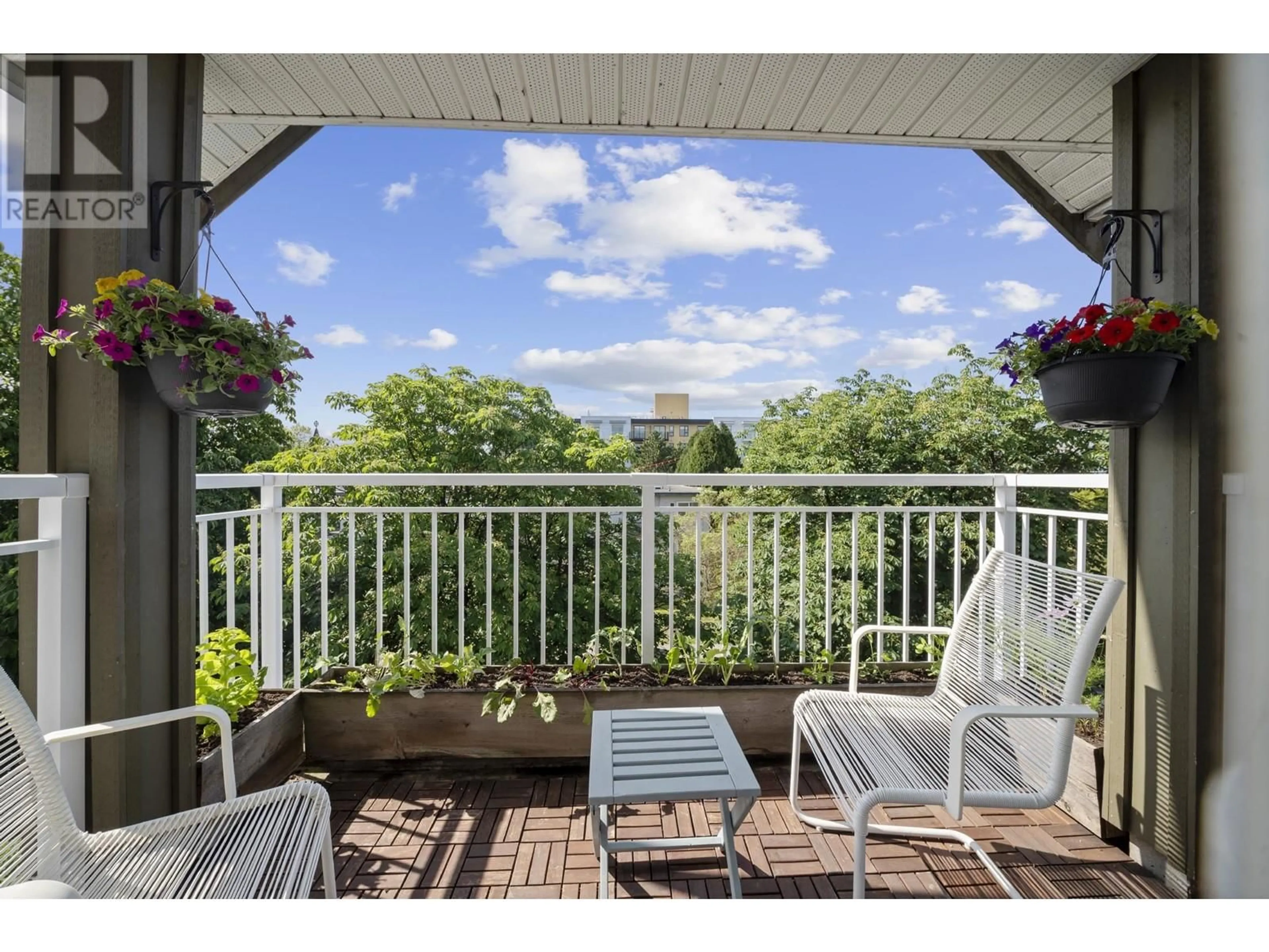 Patio, water/lake/river/ocean view for 403 - 1883 10TH AVENUE, Vancouver British Columbia V5N1X8