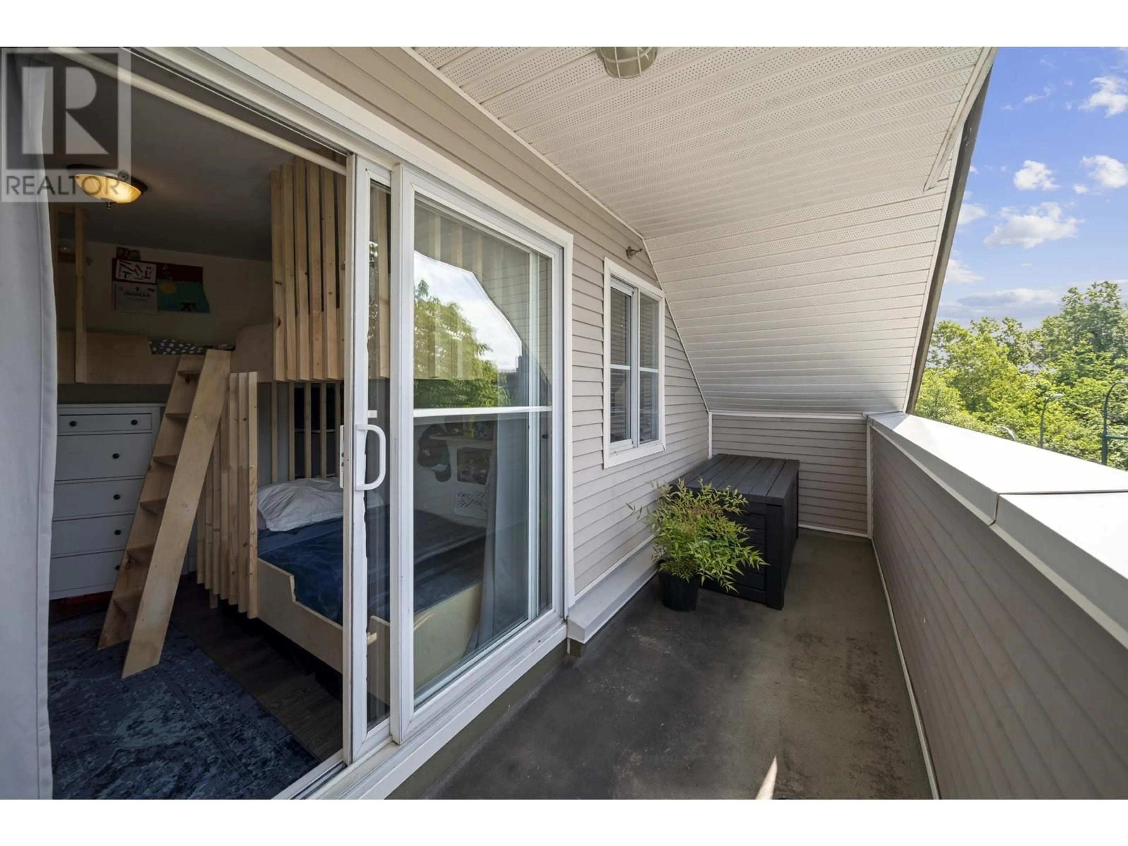 Patio, water/lake/river/ocean view for 403 - 1883 10TH AVENUE, Vancouver British Columbia V5N1X8