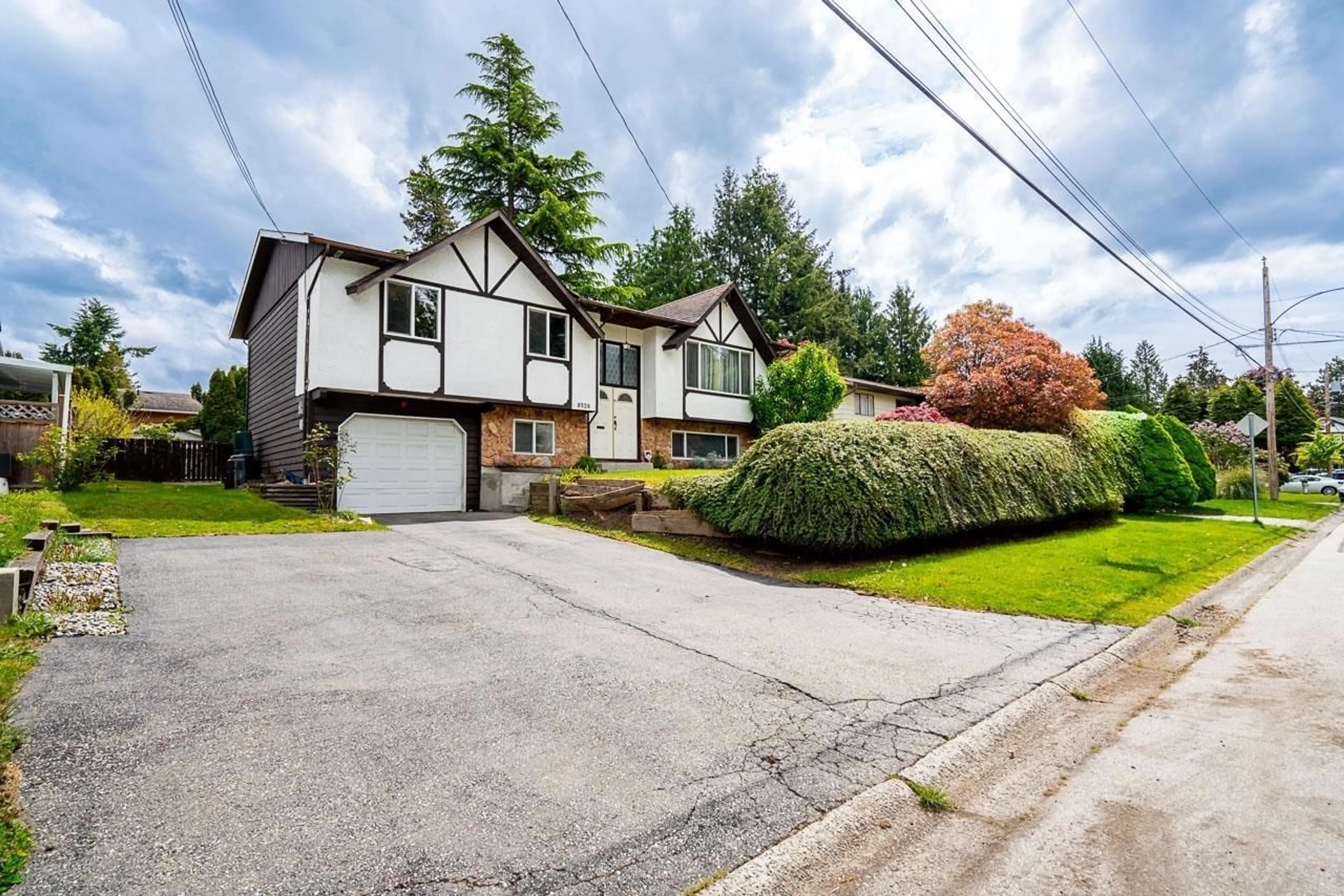 Home with vinyl exterior material, street for 9526 117, Delta British Columbia V4C6C1