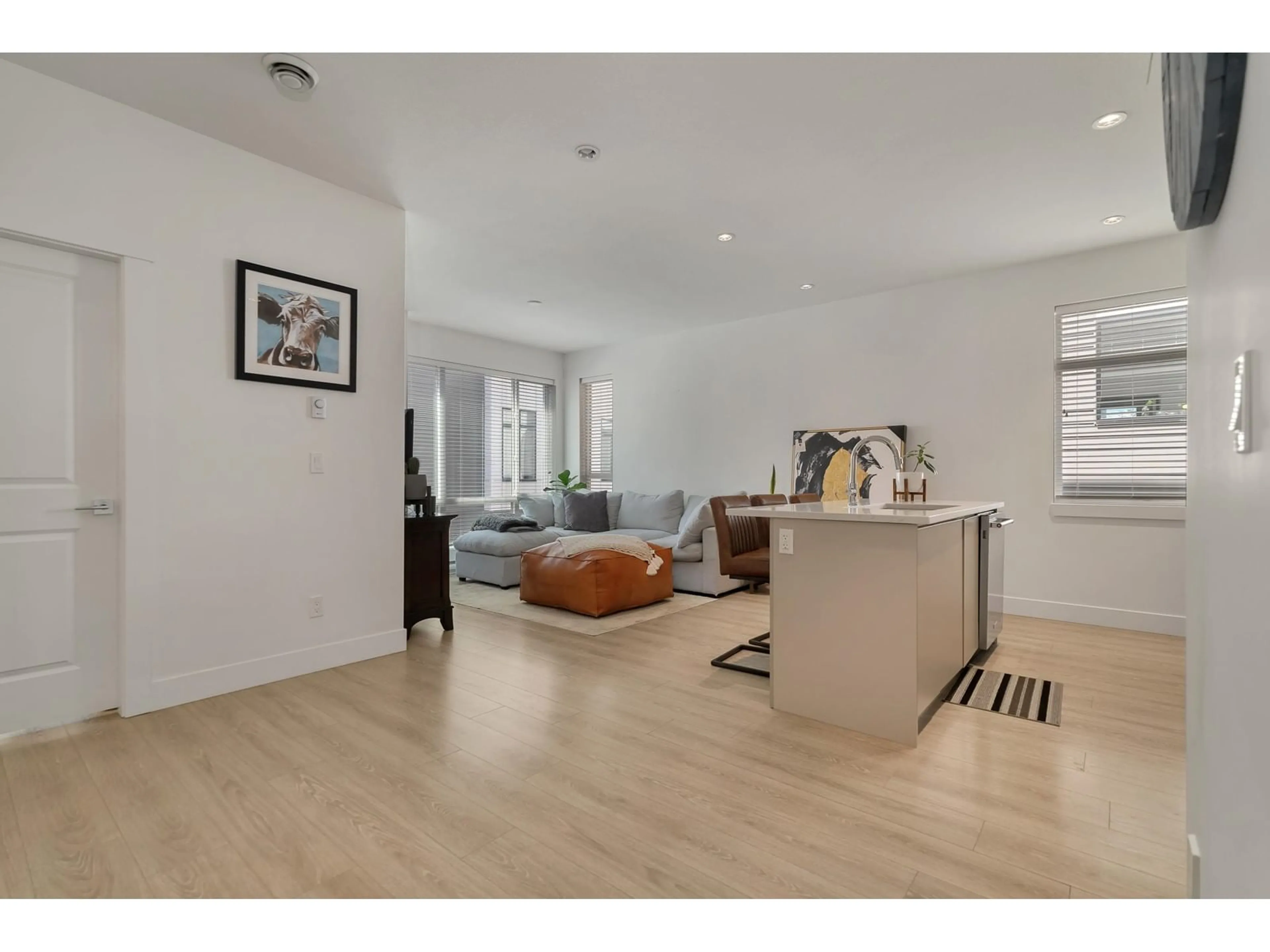 Living room with furniture, wood/laminate floor for 128 - 16433 19, Surrey British Columbia V3Z0Z1