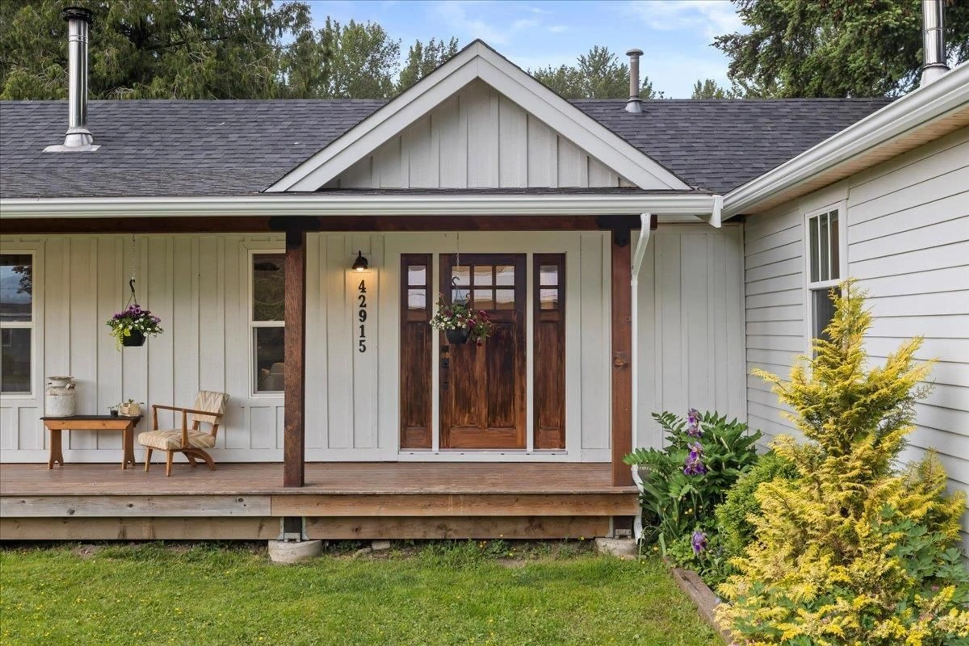 Home with vinyl exterior material, street for 42915 LUMSDEN ROAD, Yarrow British Columbia V2R4R5