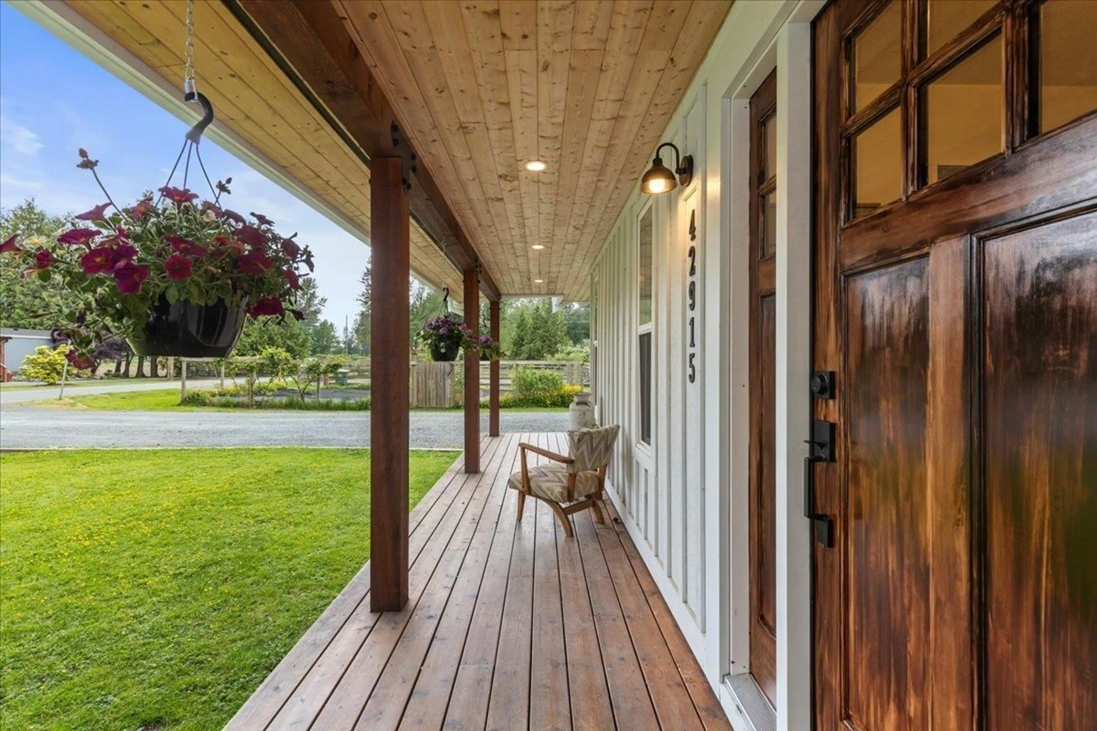 Indoor entryway for 42915 LUMSDEN ROAD, Yarrow British Columbia V2R4R5