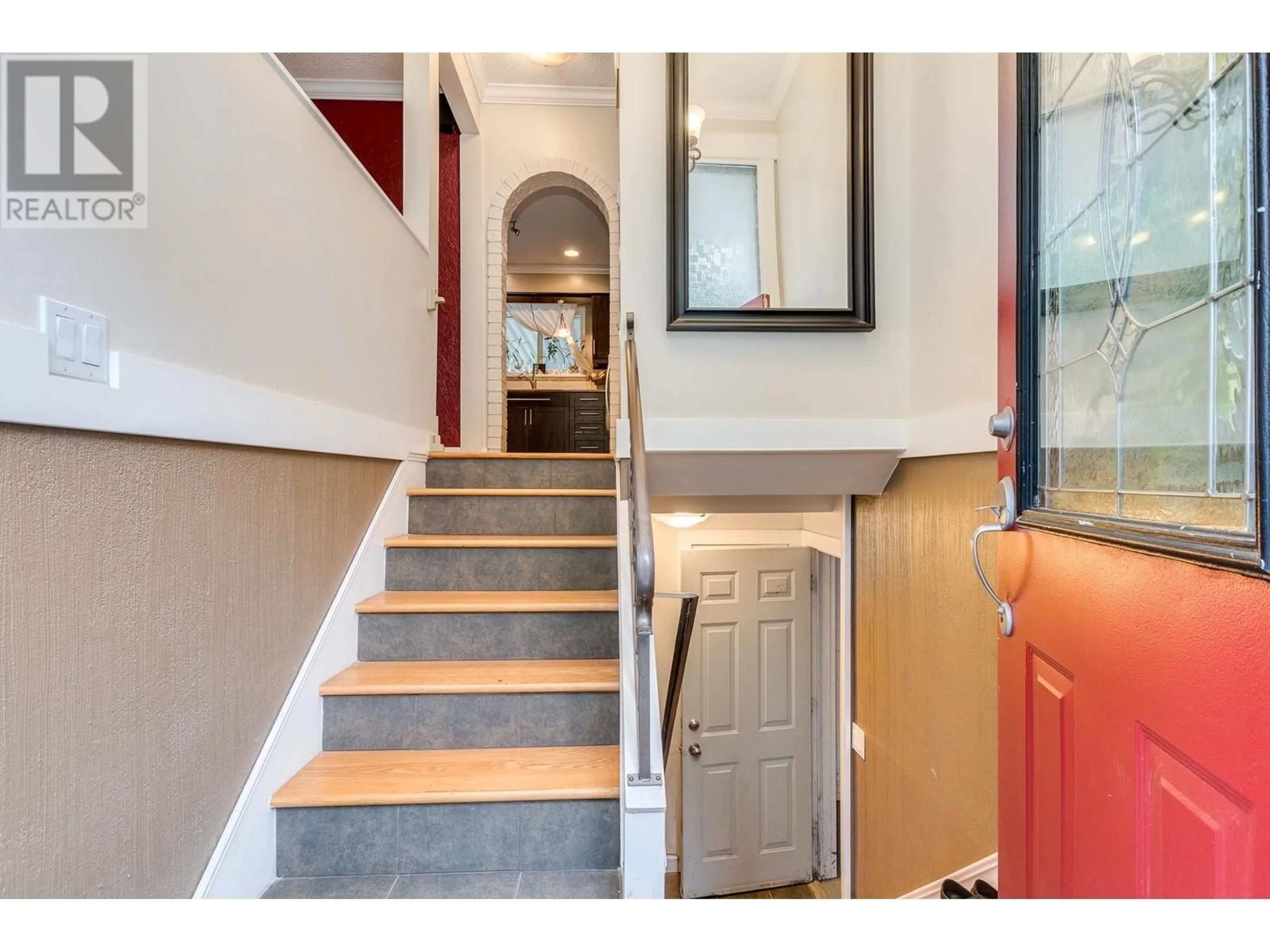 Indoor entryway for 3645 COAST MERIDIAN ROAD, Port Coquitlam British Columbia V3B3N9