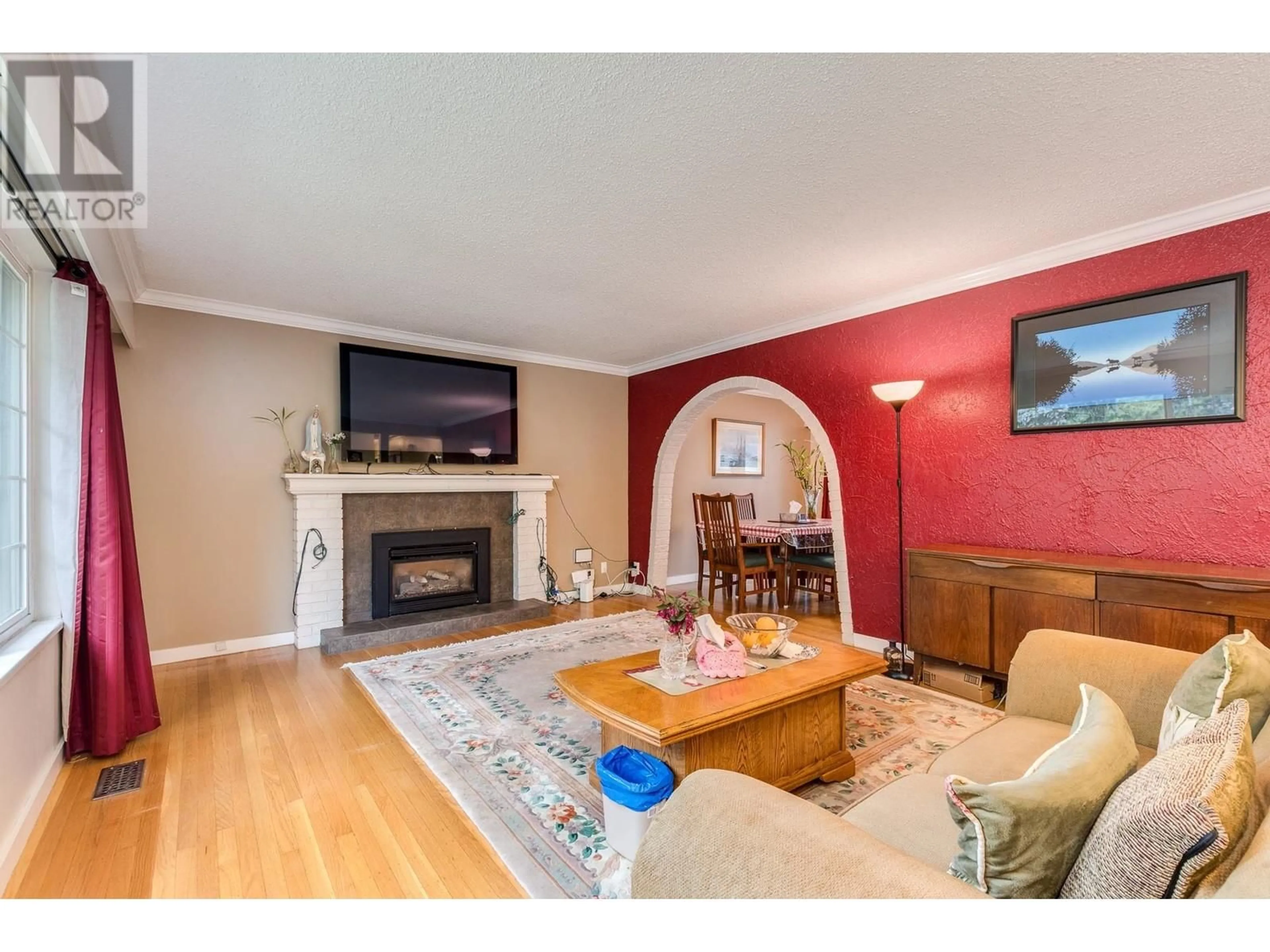 Living room with furniture, wood/laminate floor for 3645 COAST MERIDIAN ROAD, Port Coquitlam British Columbia V3B3N9
