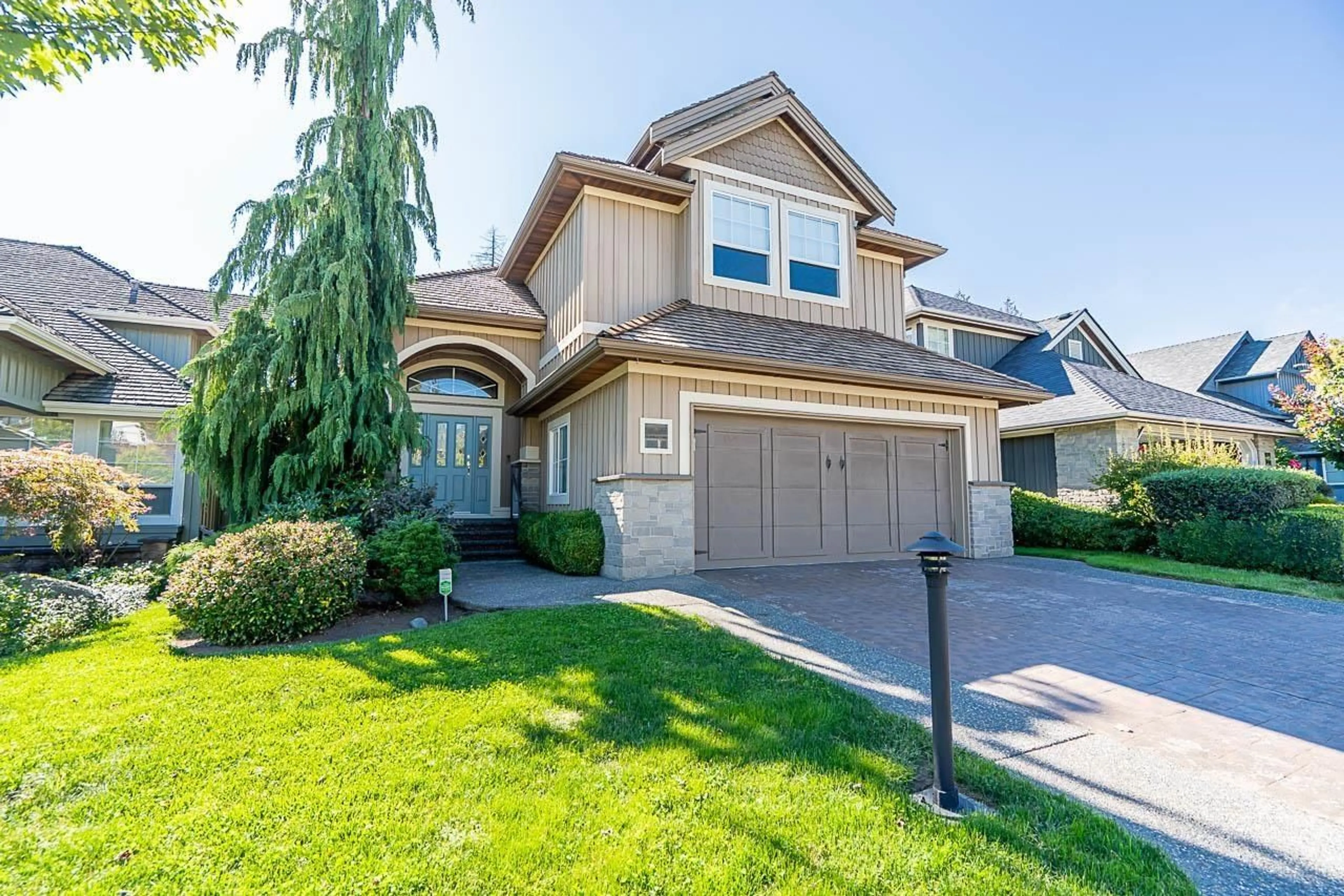 Home with vinyl exterior material, street for 15316 SEQUOIA, Surrey British Columbia V3S8N4