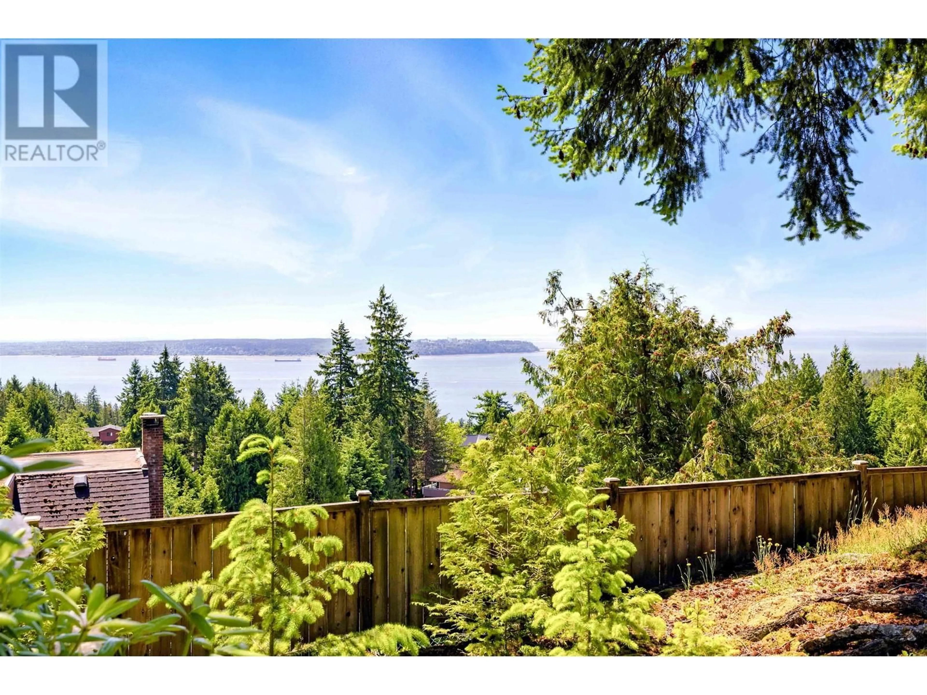 A pic from outside/outdoor area/front of a property/back of a property/a pic from drone, water/lake/river/ocean view for 4663 WOODRIDGE PLACE, West Vancouver British Columbia V7S2X1