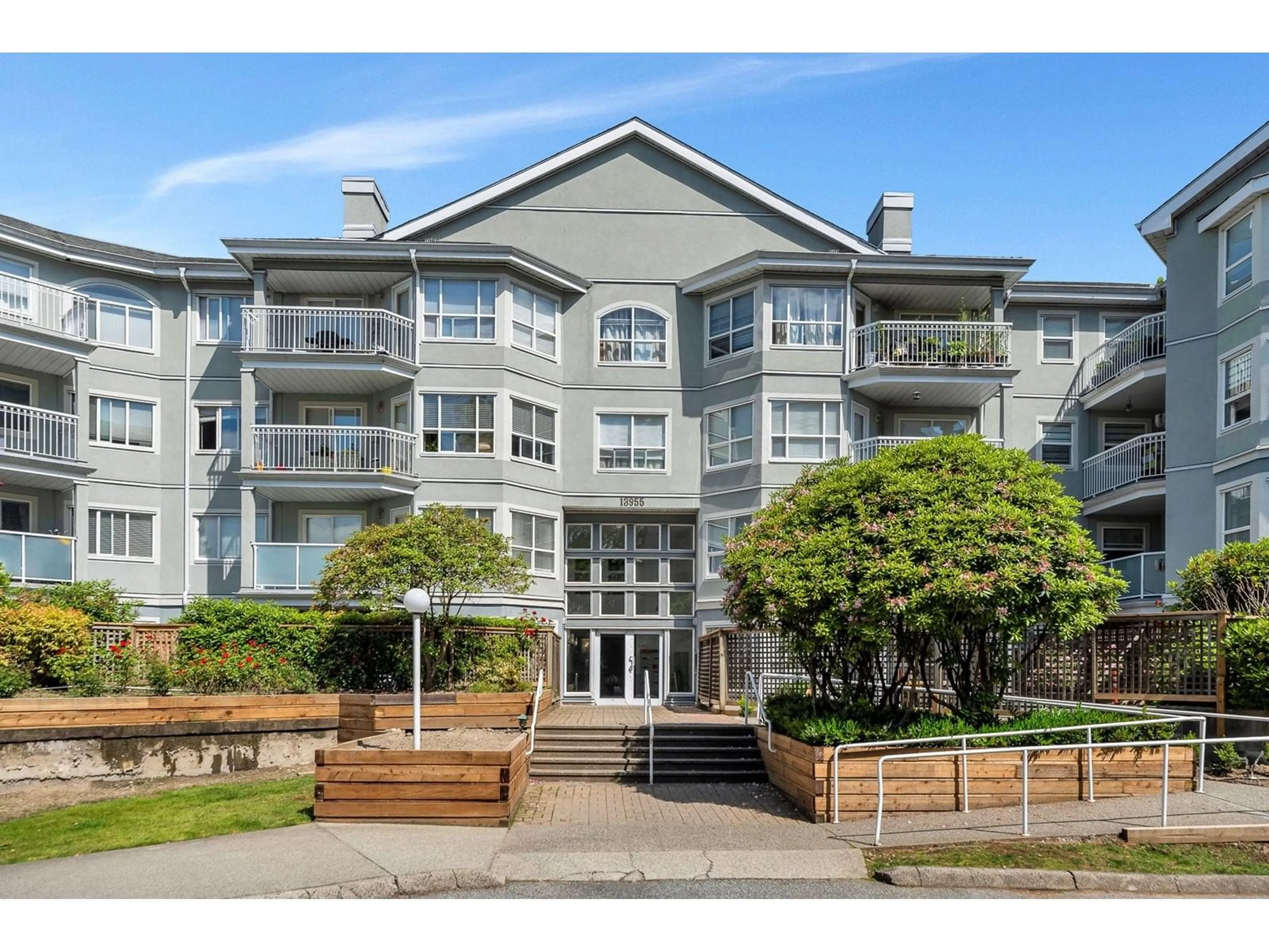 Unknown for 201 - 13955 LAUREL, Surrey British Columbia V3T1A8