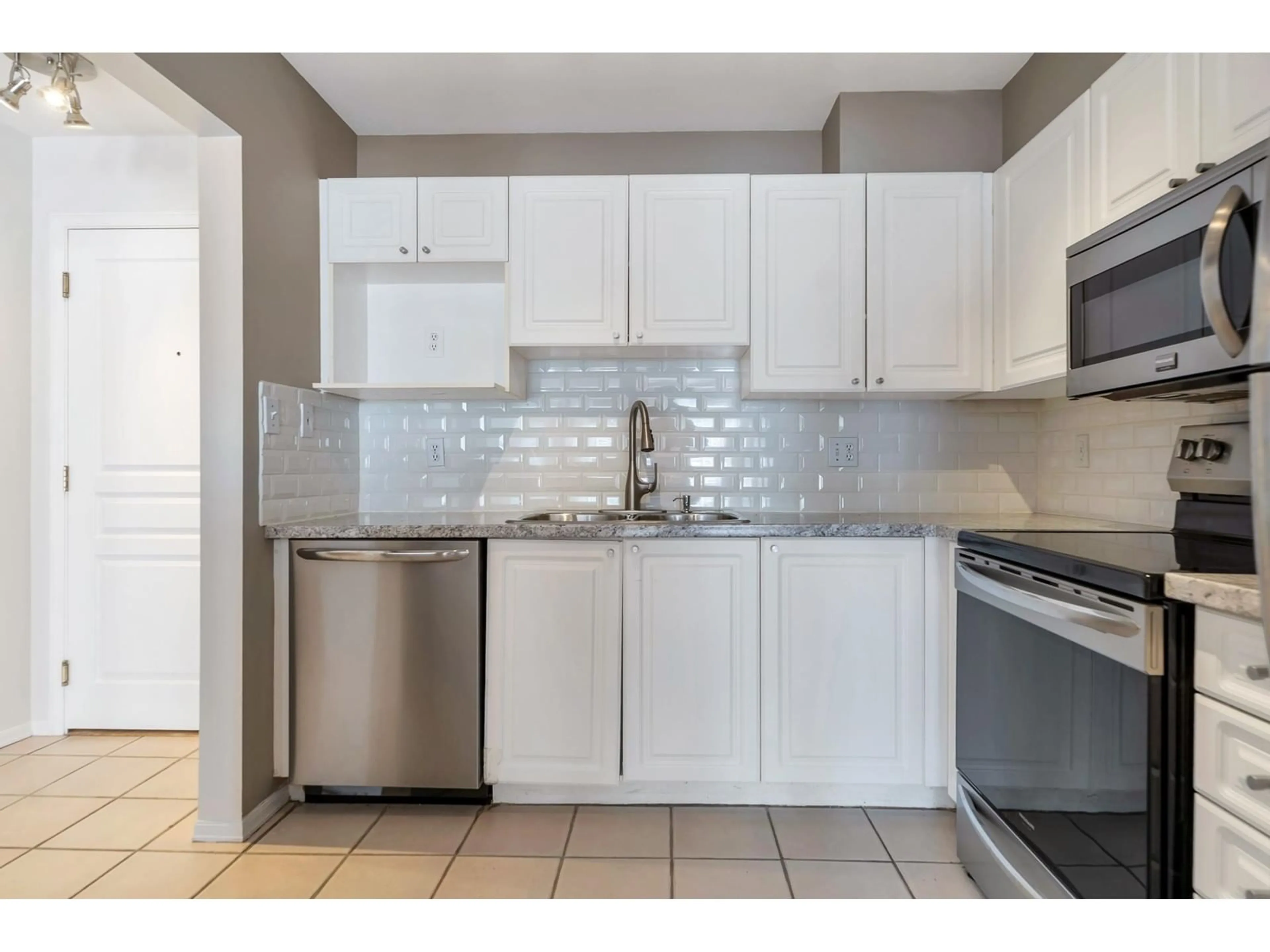 Standard kitchen, ceramic/tile floor for 201 - 13955 LAUREL, Surrey British Columbia V3T1A8