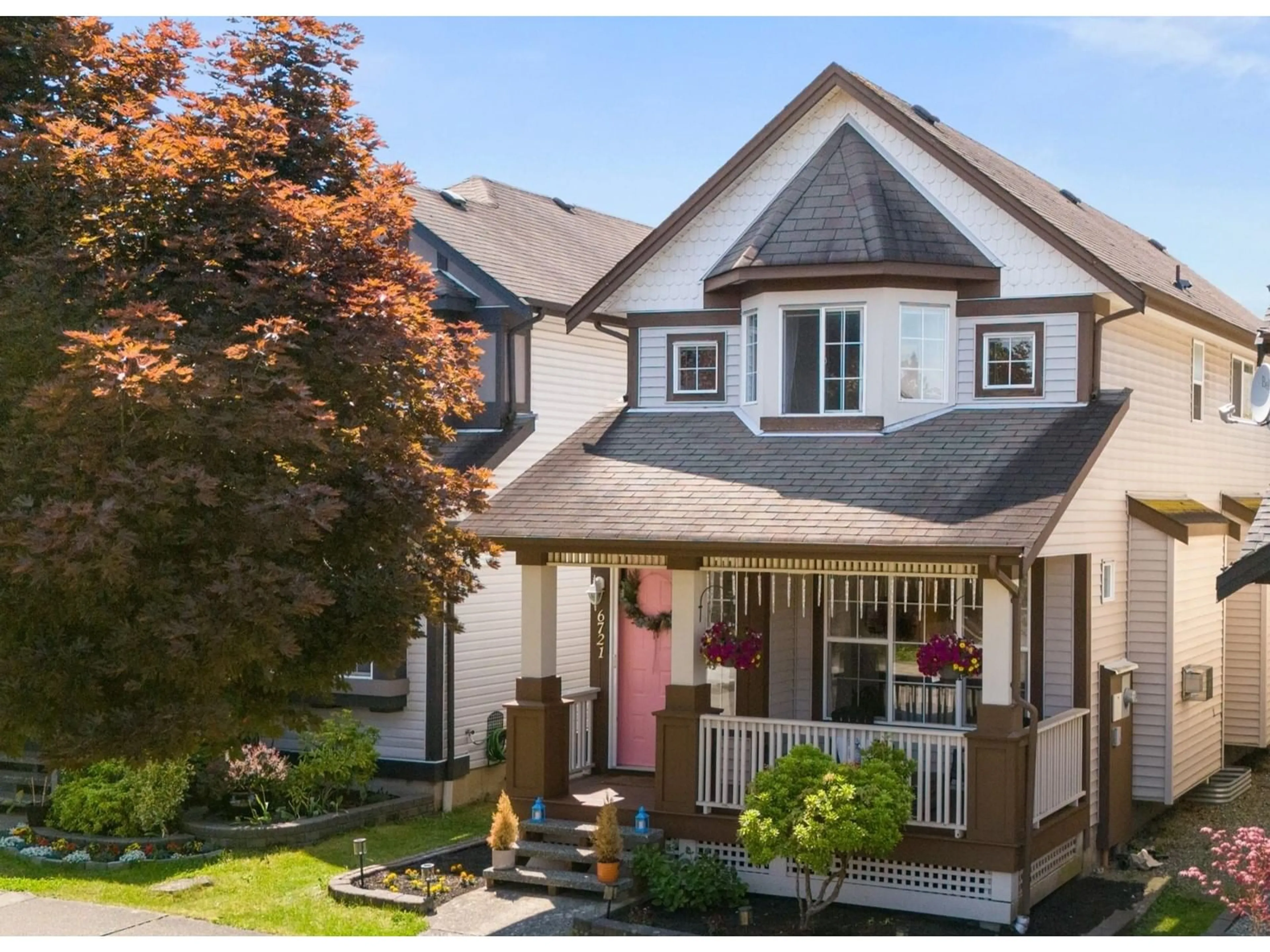 Home with vinyl exterior material, street for 6721 184A, Surrey British Columbia V3S9A8