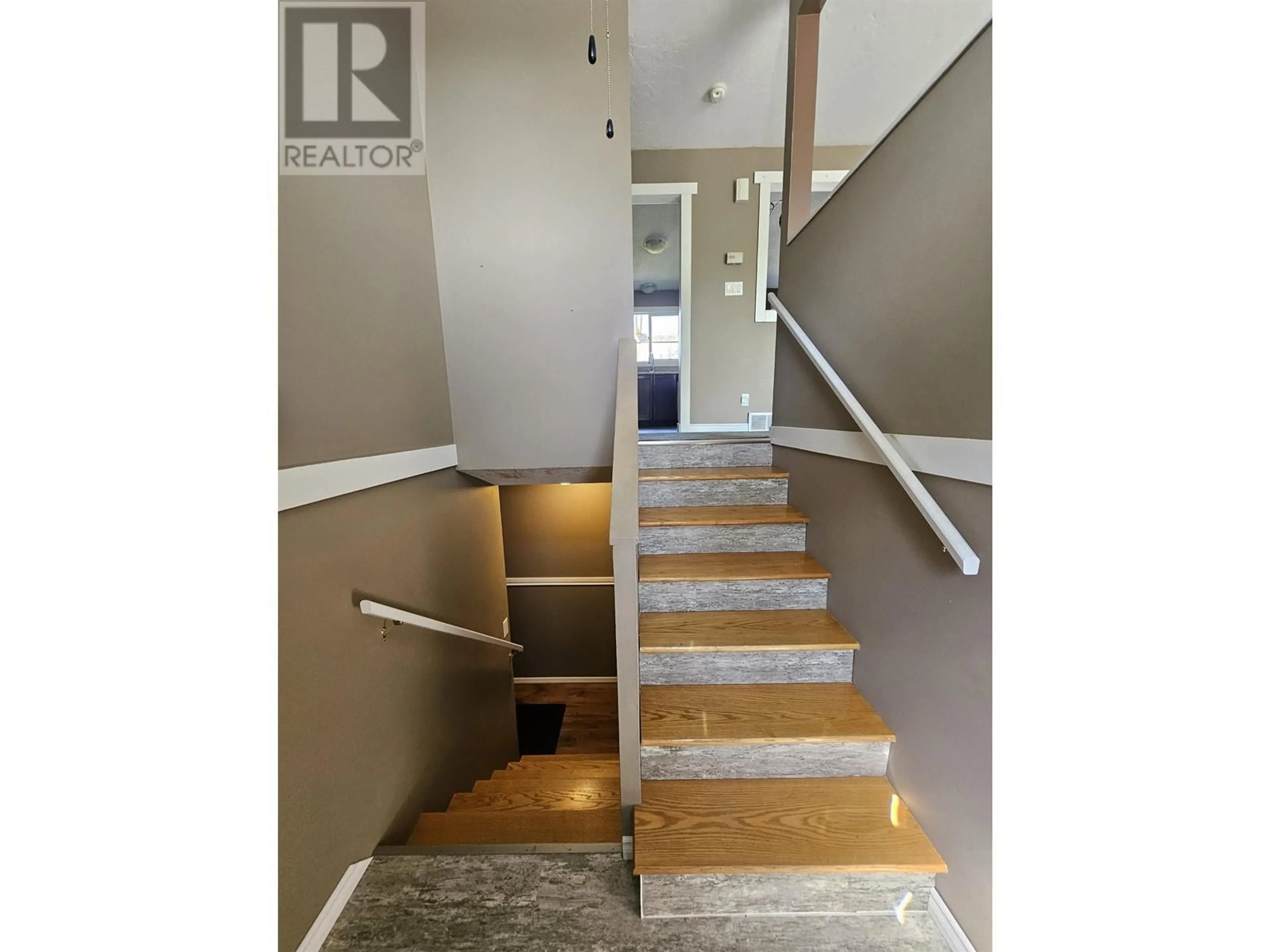 Stairs for 679 JONES STREET, Quesnel British Columbia V2J2X3