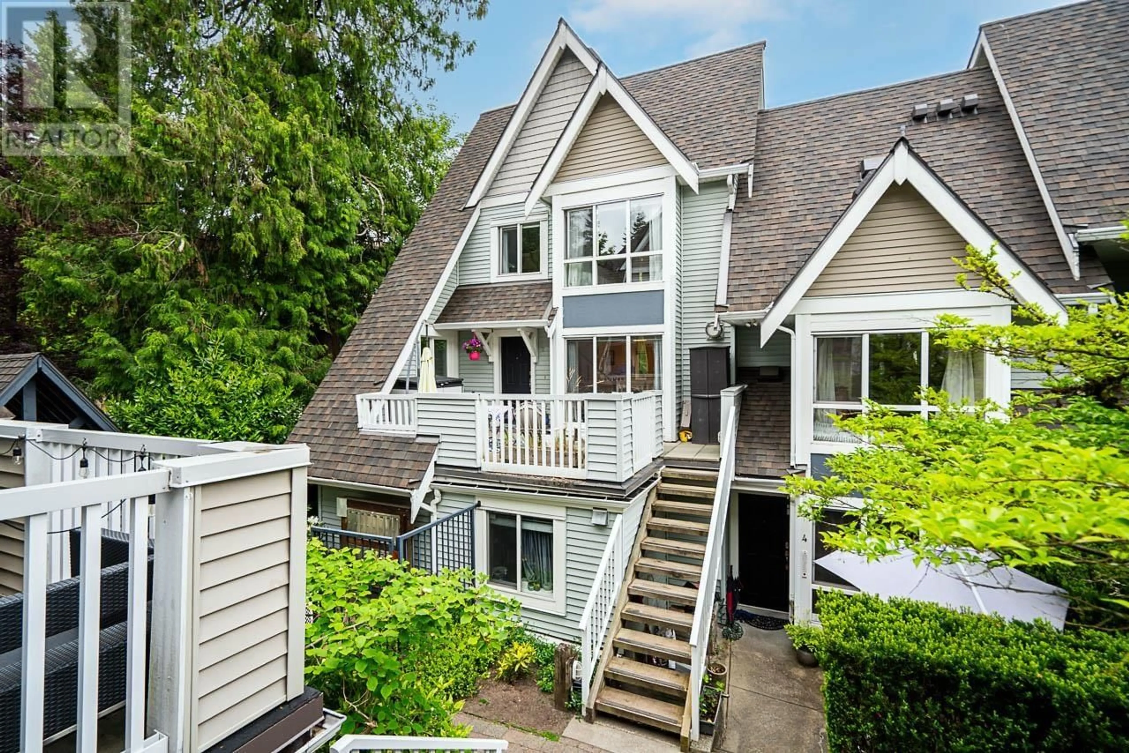 Home with vinyl exterior material, unknown for 2 - 1027 LYNN VALLEY ROAD, North Vancouver British Columbia V7J1Z6