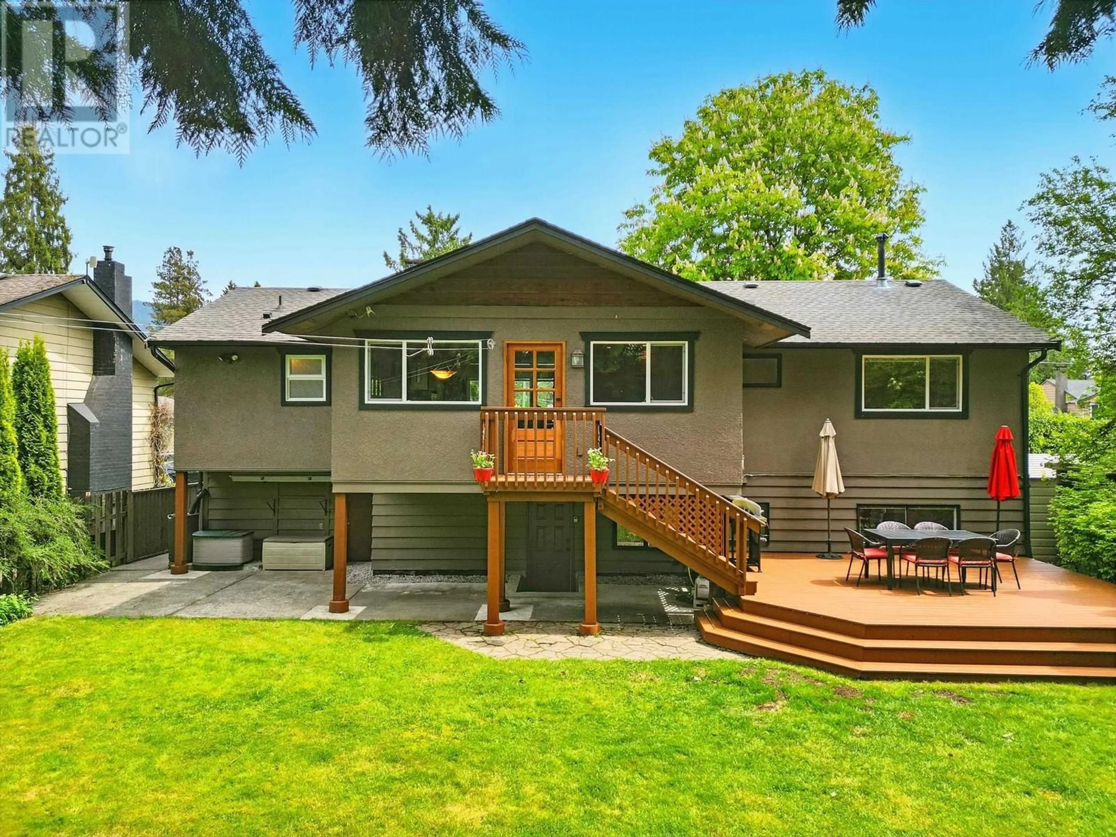 Home with vinyl exterior material, unknown for 2645 POPLYNN DRIVE, North Vancouver British Columbia V7J2Y1