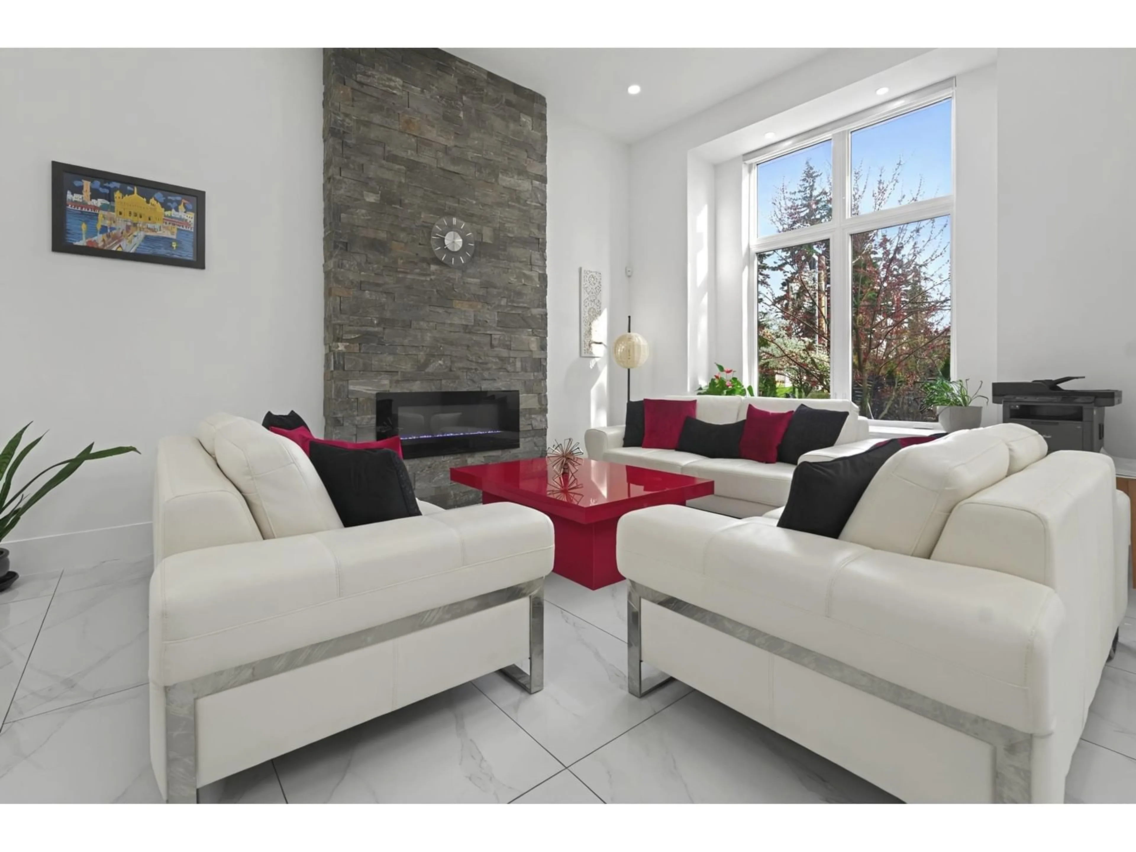 Living room with furniture, ceramic/tile floor for 14517 72, Surrey British Columbia V3S2E6