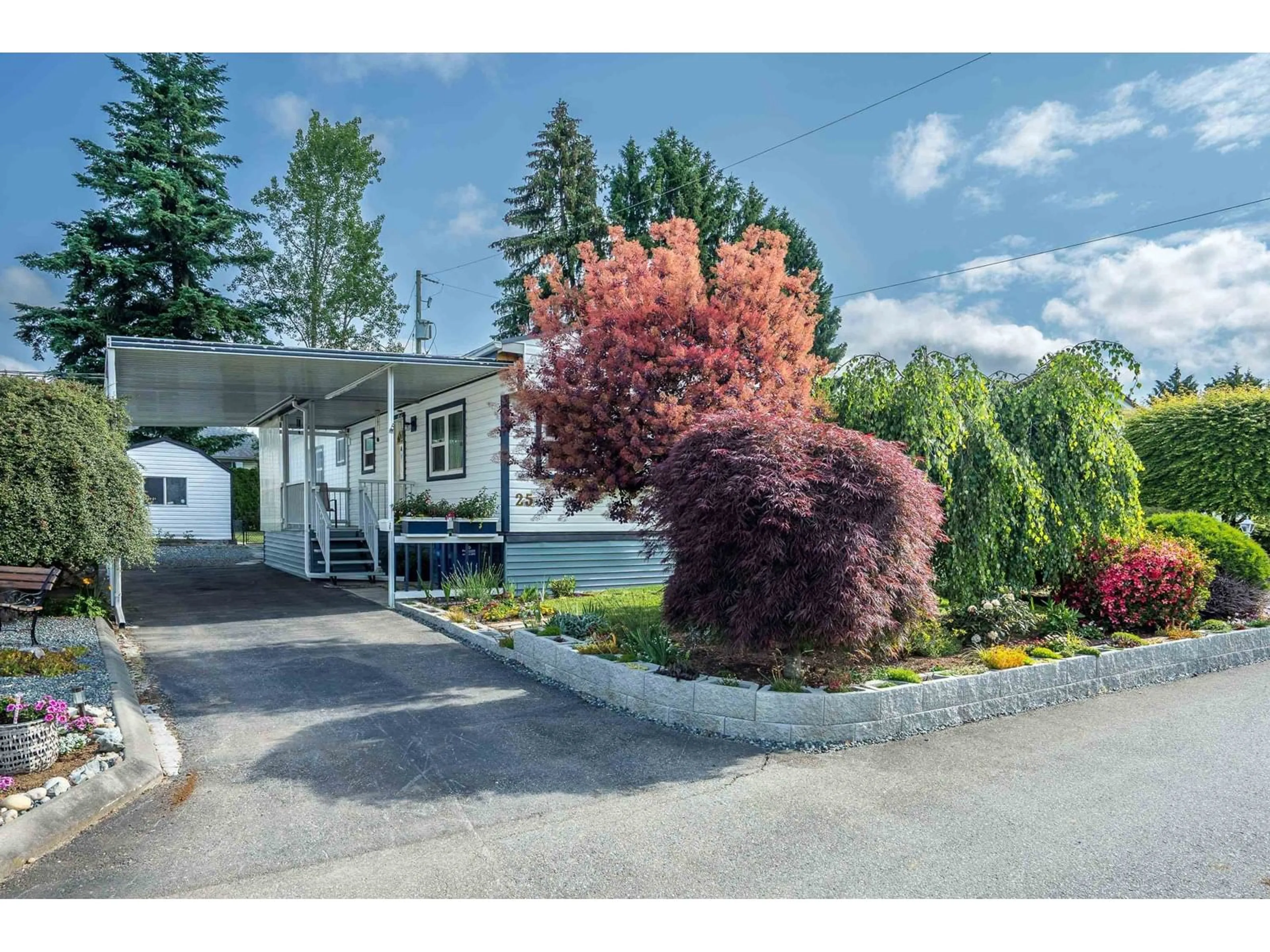 Home with vinyl exterior material, street for 25 - 31313 LIVINGSTONE, Abbotsford British Columbia V2T4T1