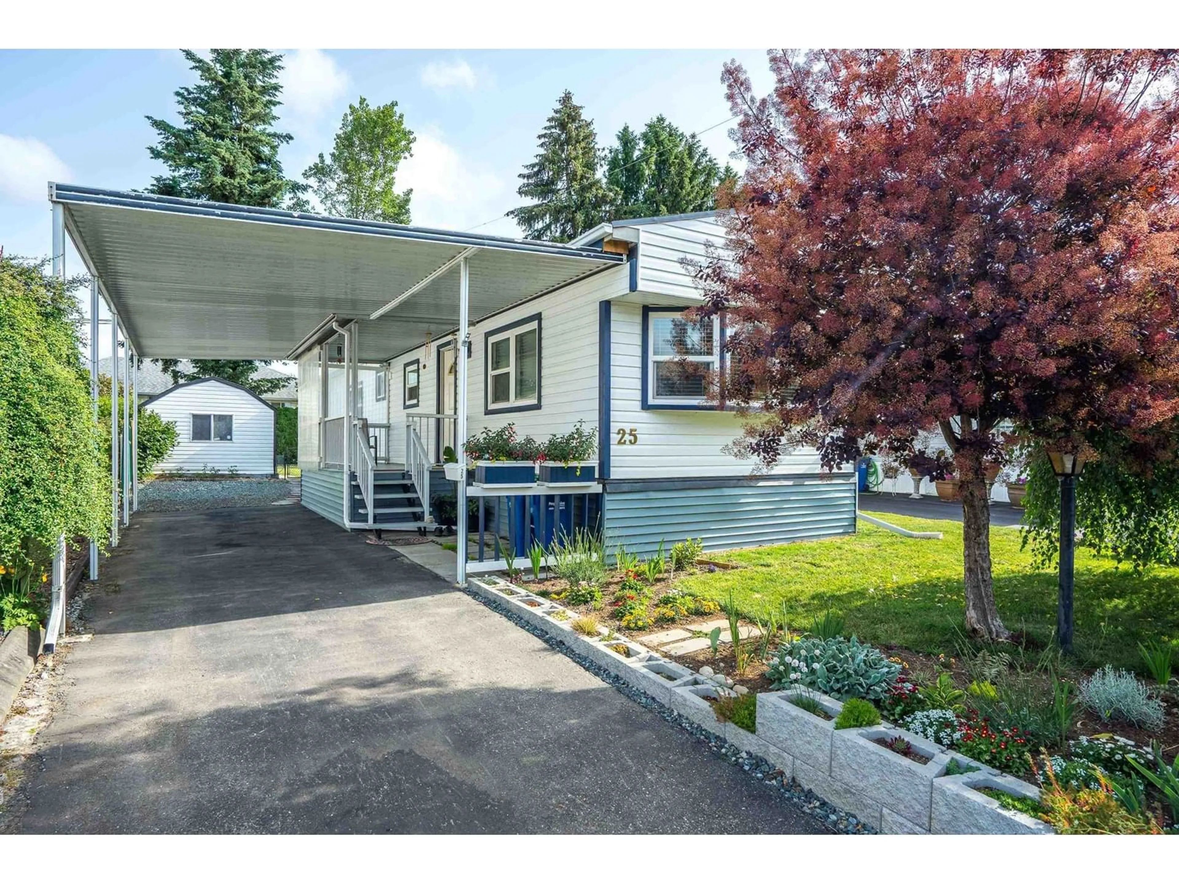 Home with vinyl exterior material, street for 25 - 31313 LIVINGSTONE, Abbotsford British Columbia V2T4T1
