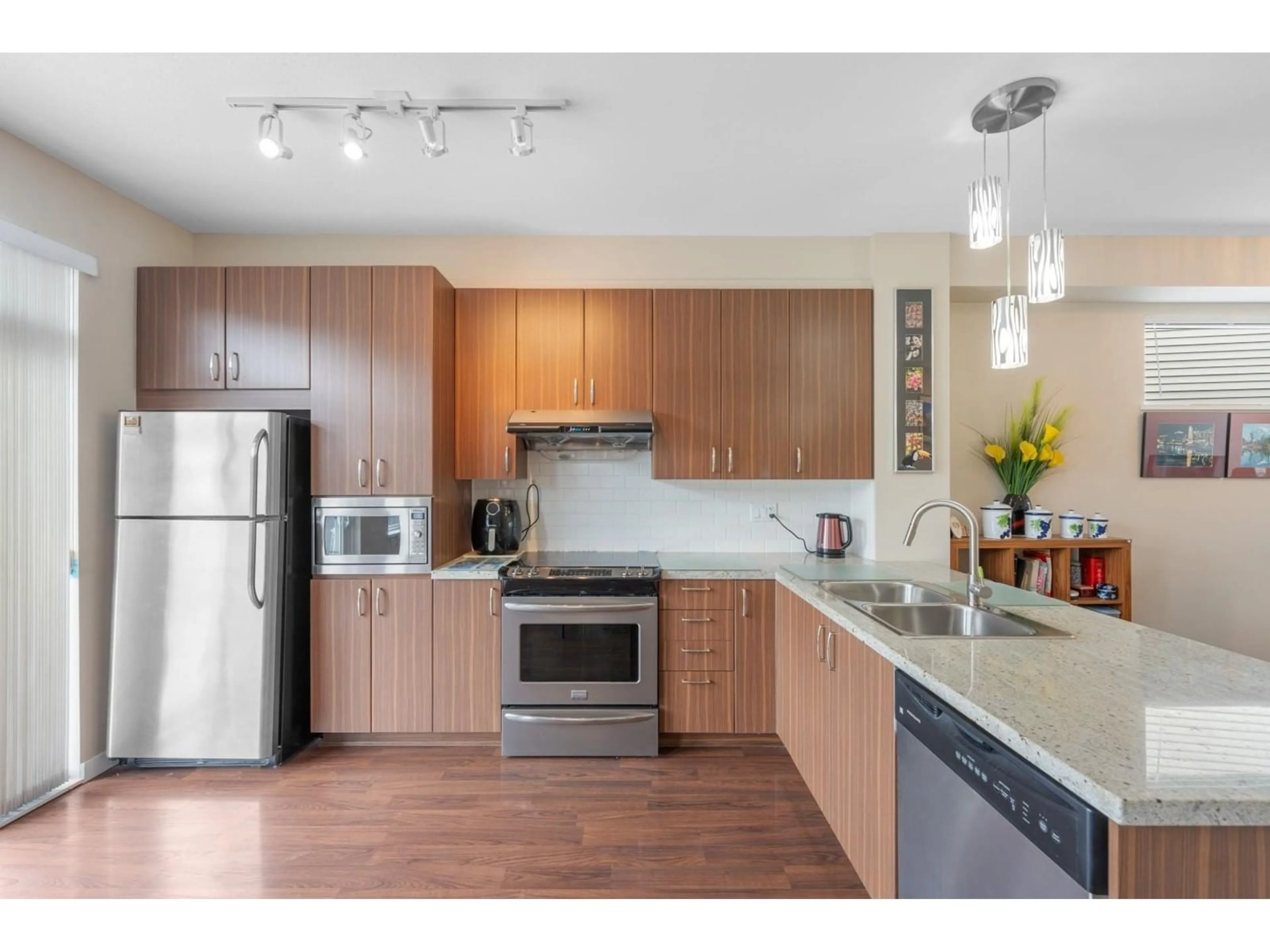 Open concept kitchen, wood/laminate floor for 59 - 10415 DELSOM, Delta British Columbia V4C0B1