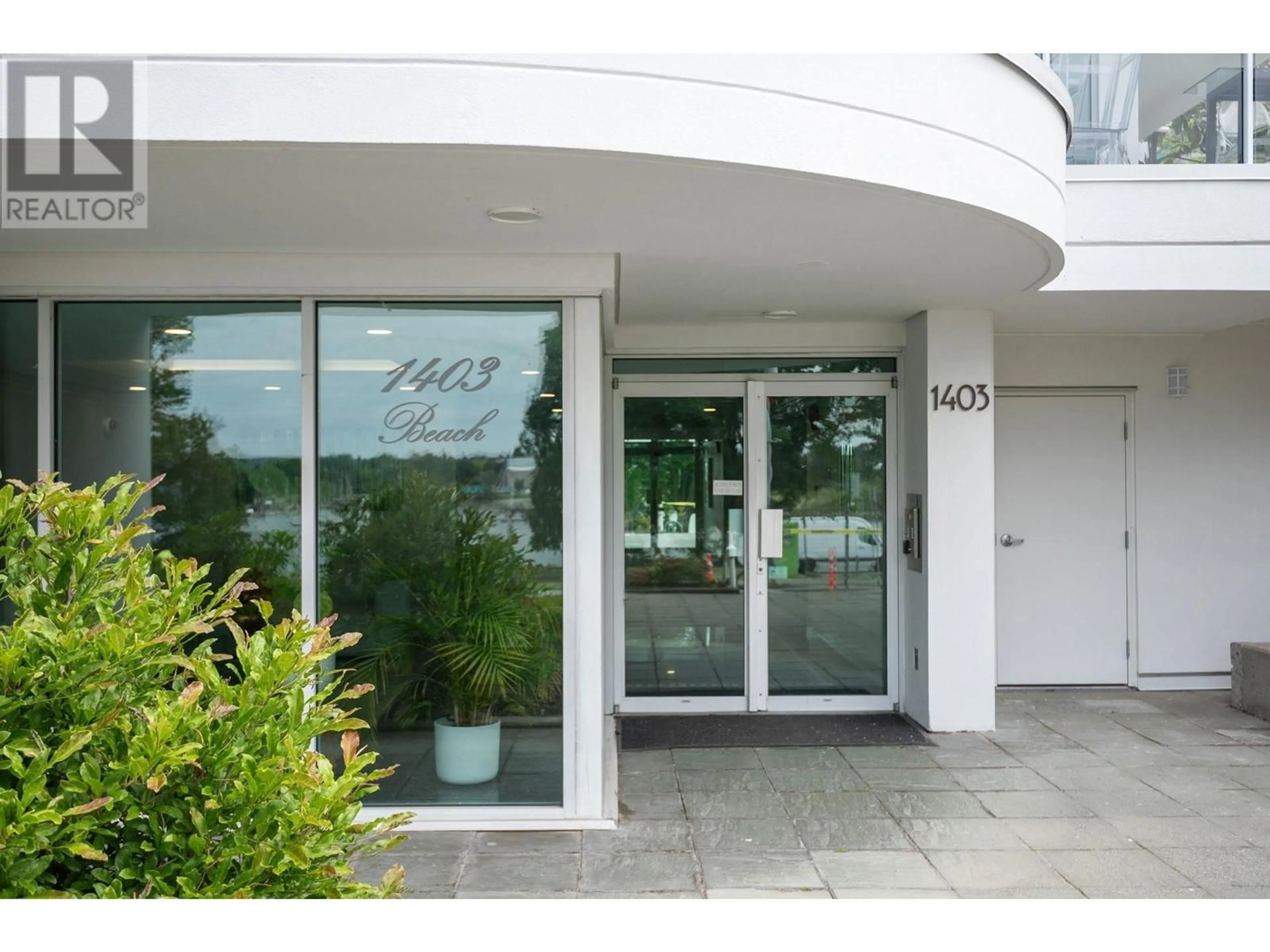 Indoor foyer for 5A - 1403 BEACH AVENUE, Vancouver British Columbia V6G1Y3