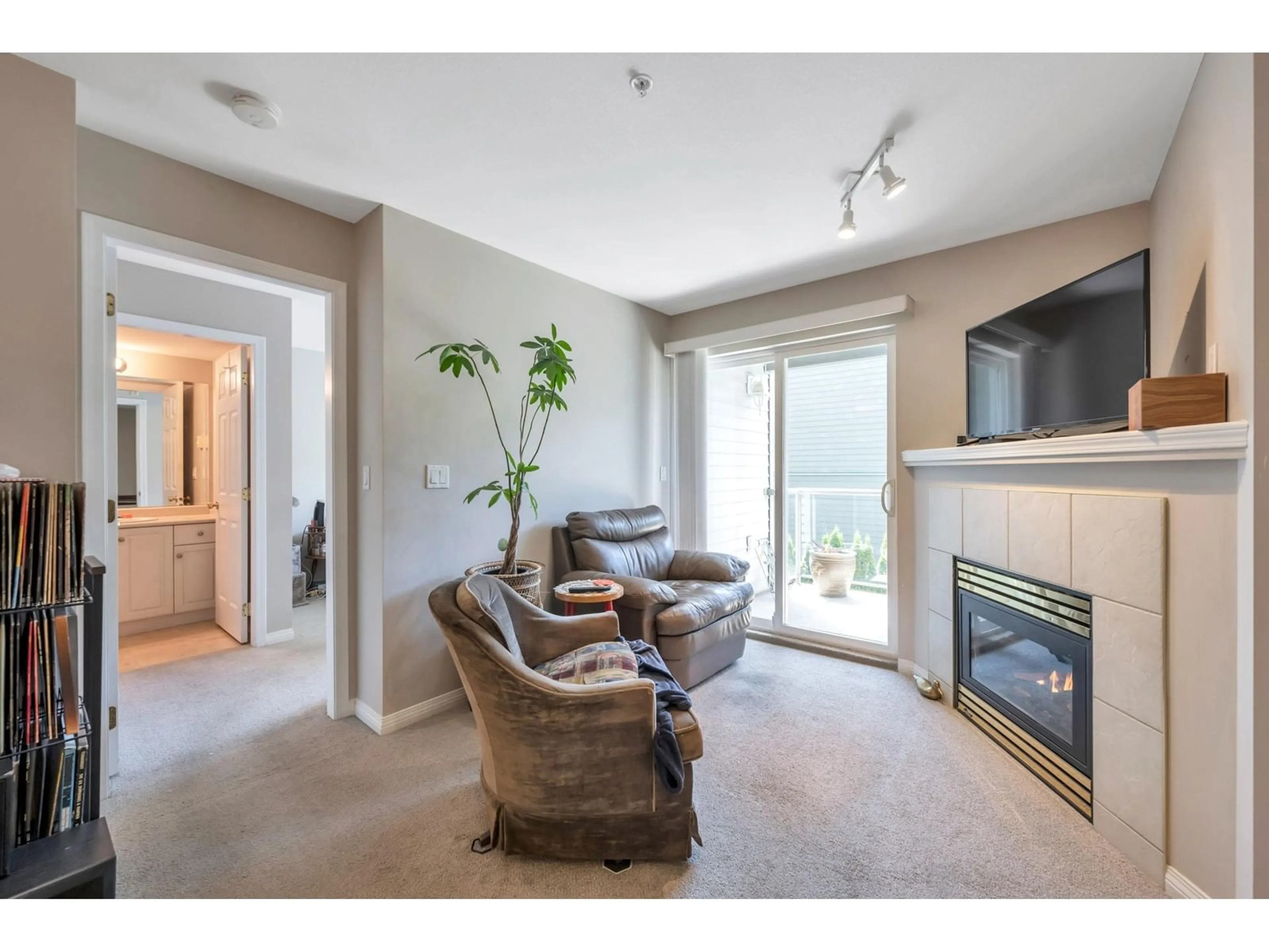 Living room with furniture, unknown for 207 - 1280 MERKLIN, White Rock British Columbia V4B4B9