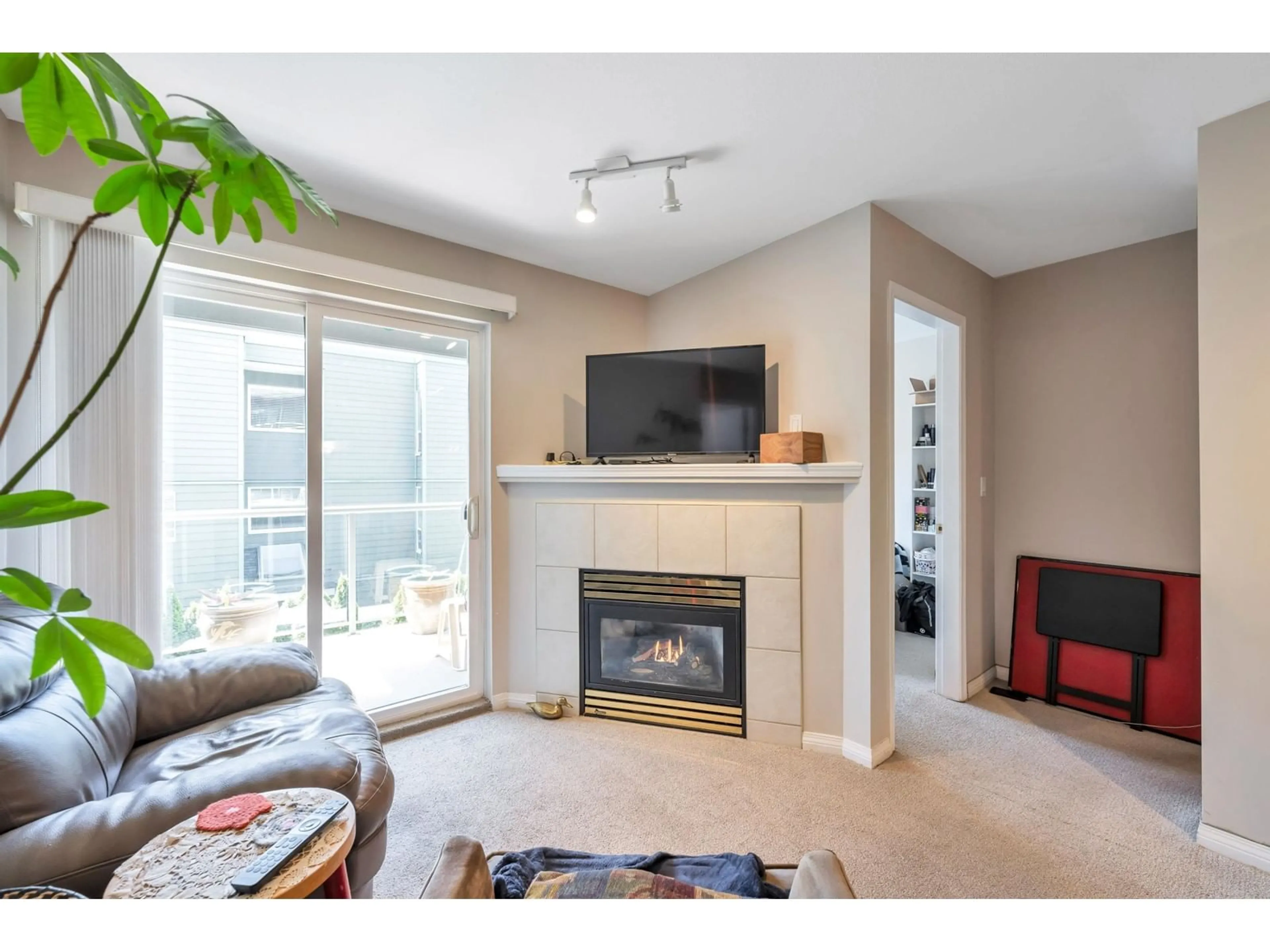 Living room with furniture, unknown for 207 - 1280 MERKLIN, White Rock British Columbia V4B4B9