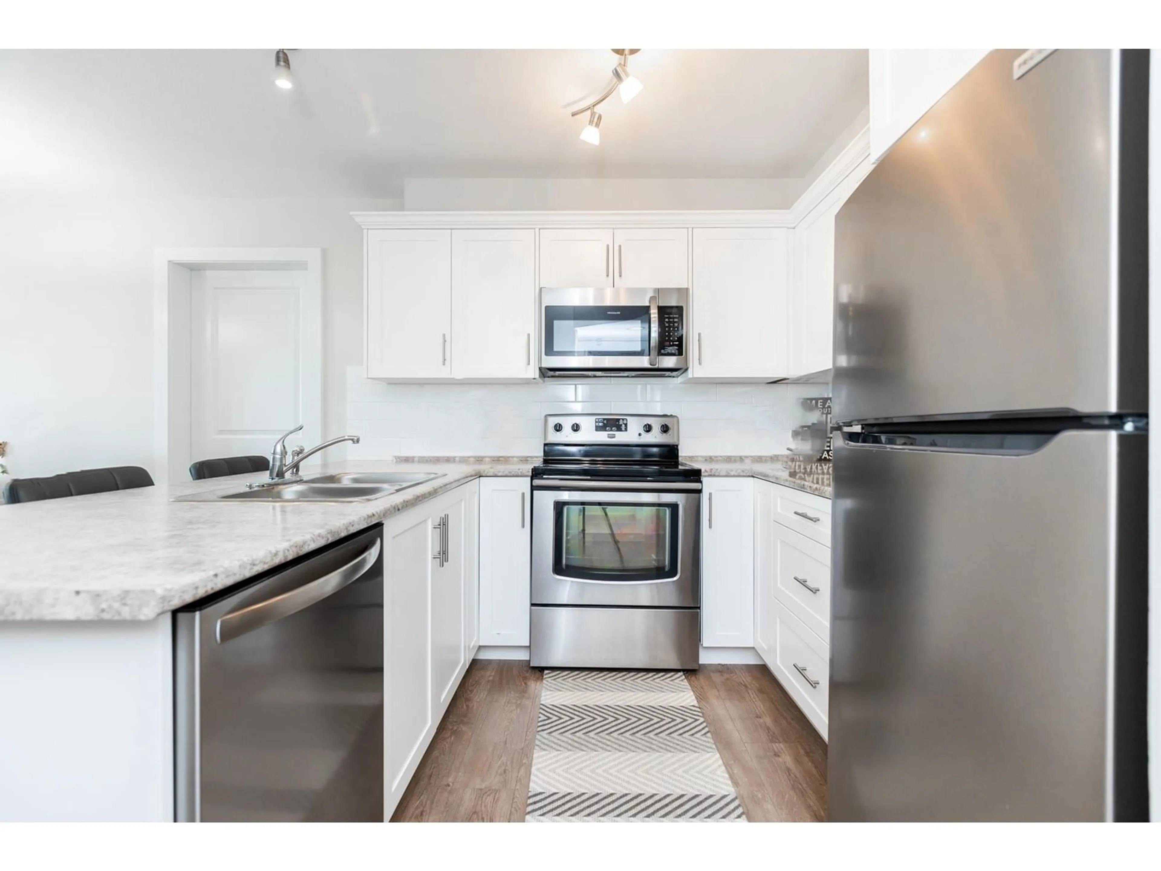 Standard kitchen, unknown for 112 - 9422 VICTOR STREET, Chilliwack British Columbia V2P0B8