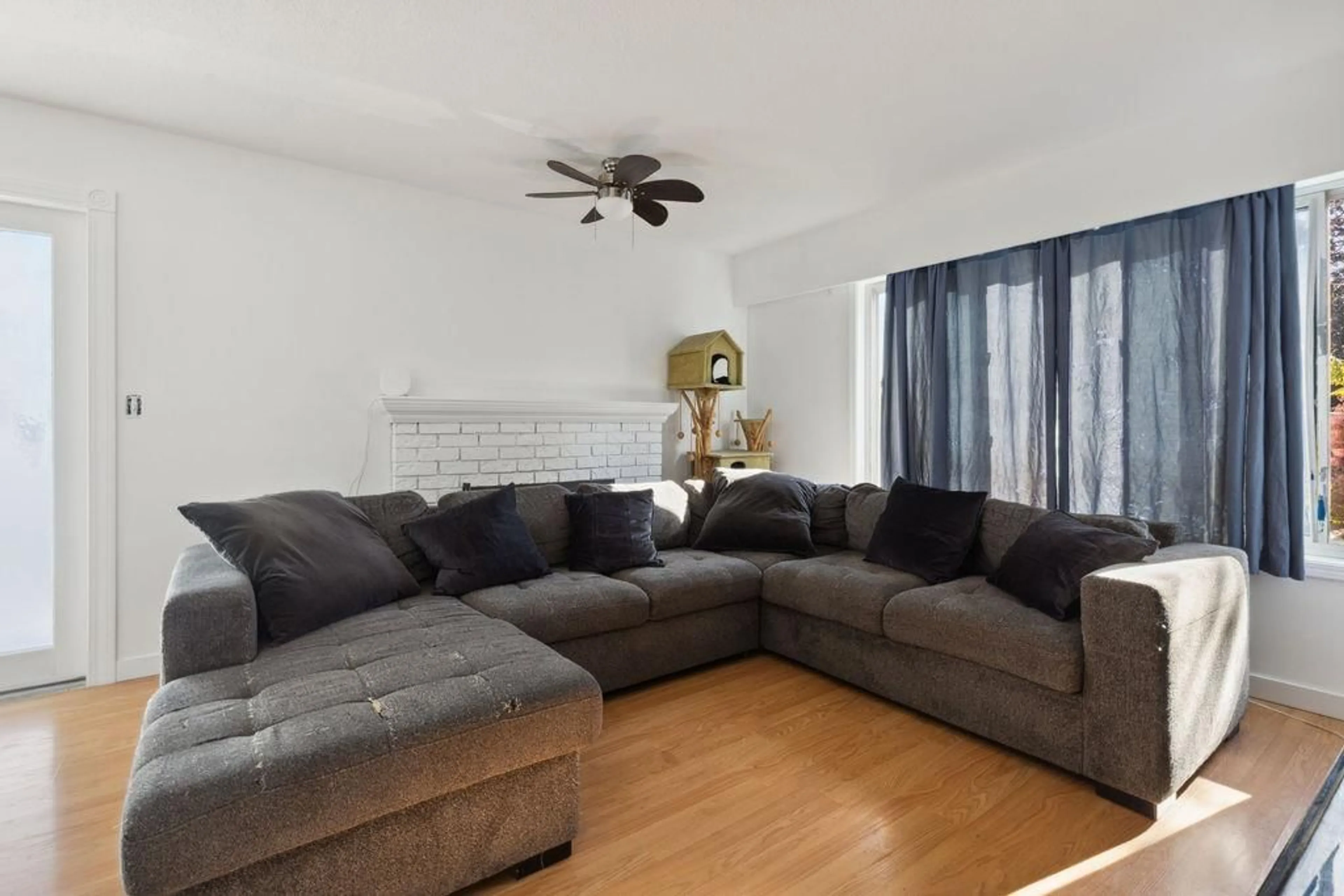 Living room with furniture, unknown for 11463 HEATH, Delta British Columbia V4C1C5