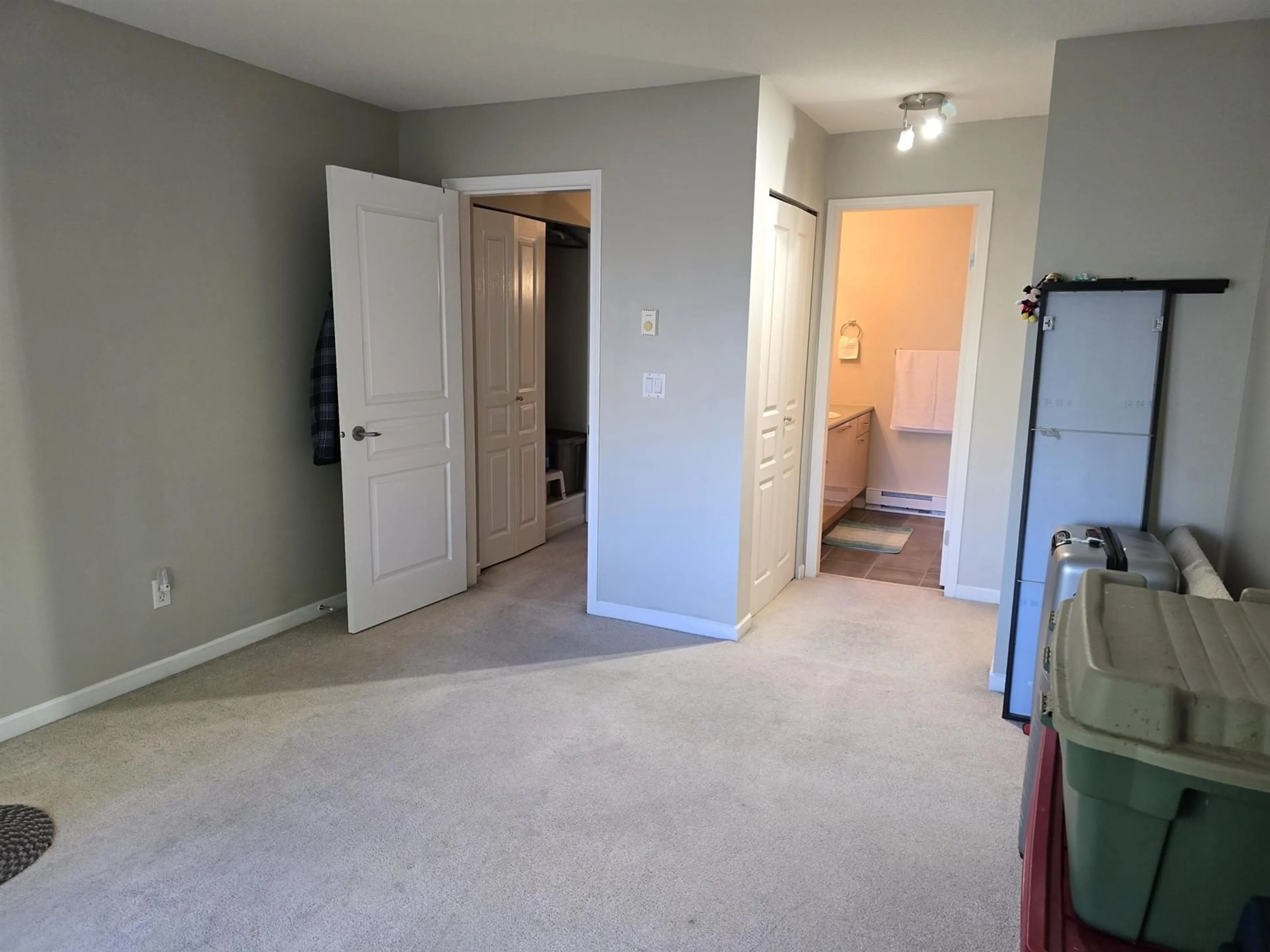 A pic of a room for 3 - 2678 KING GEORGE, Surrey British Columbia V4P1H6