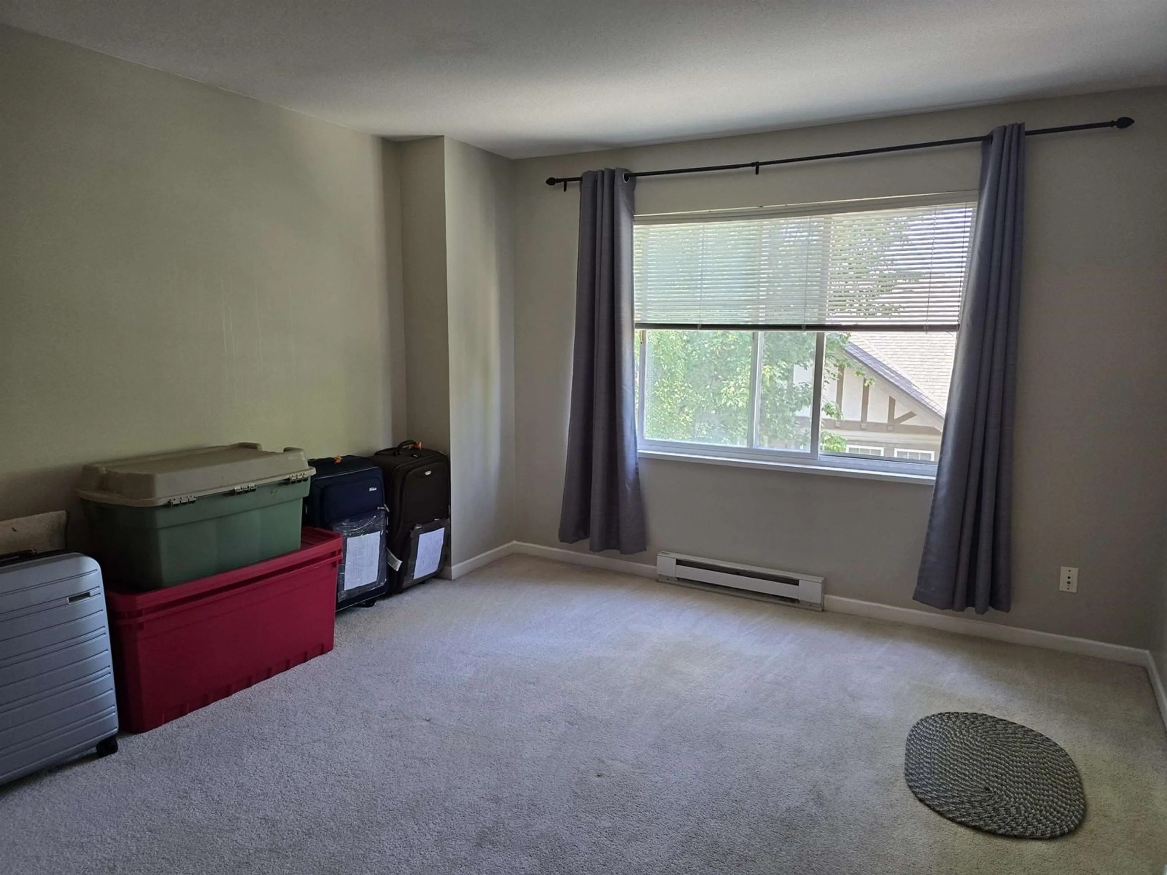 A pic of a room for 3 - 2678 KING GEORGE, Surrey British Columbia V4P1H6