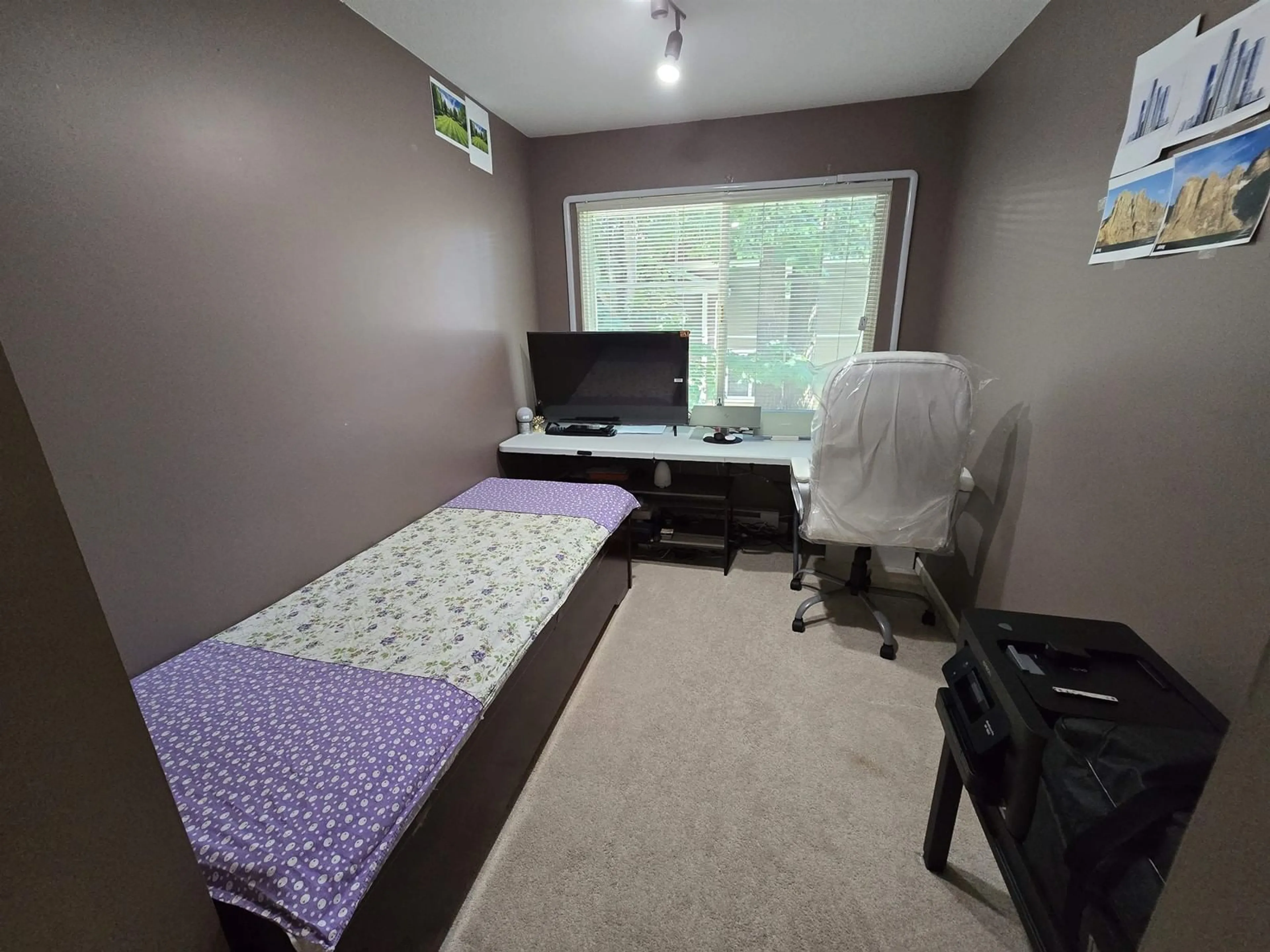 A pic of a room for 3 - 2678 KING GEORGE, Surrey British Columbia V4P1H6