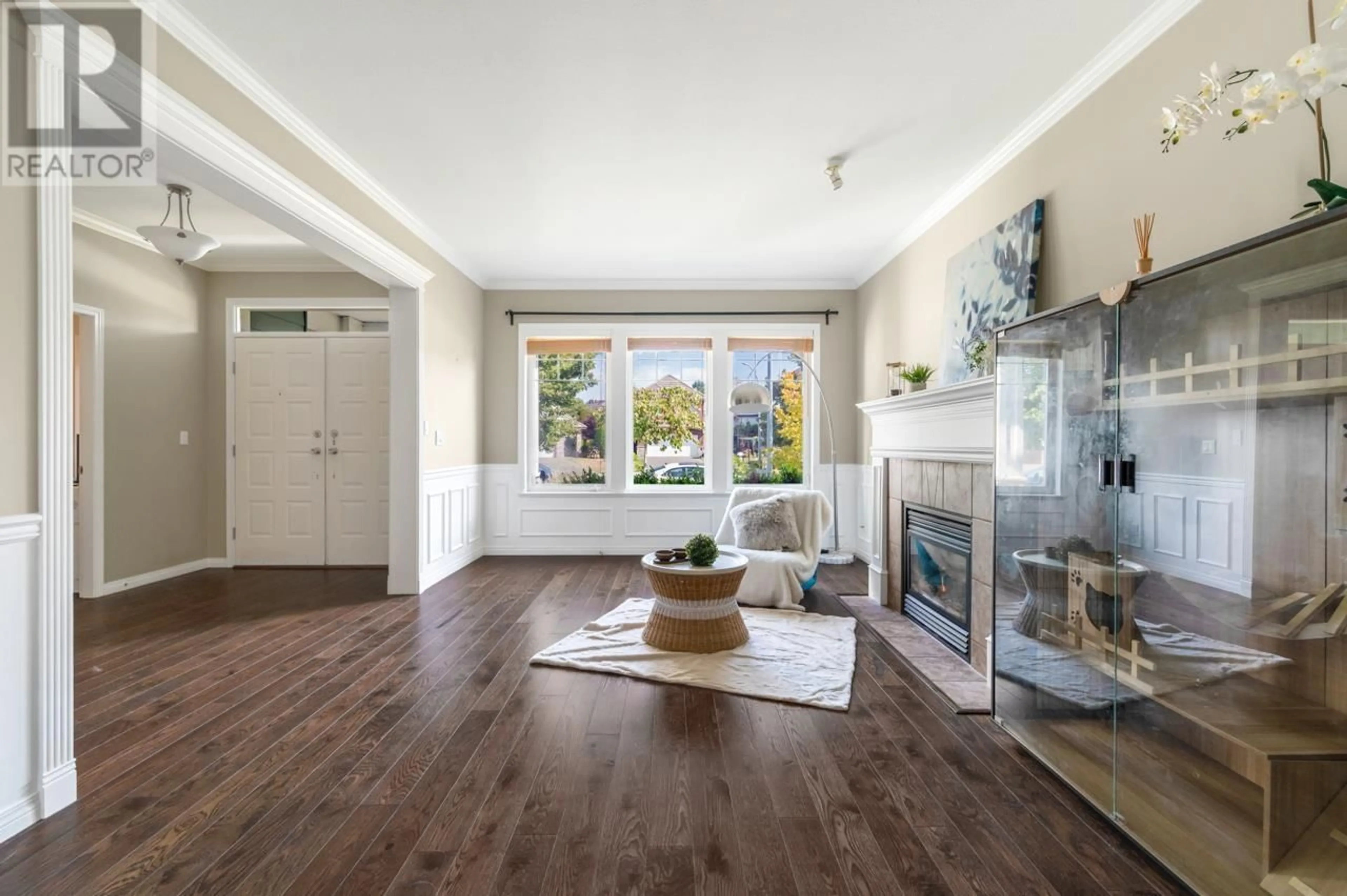 Living room with furniture, wood/laminate floor for 3220 JOHNSON AVENUE, Richmond British Columbia V7C5R3