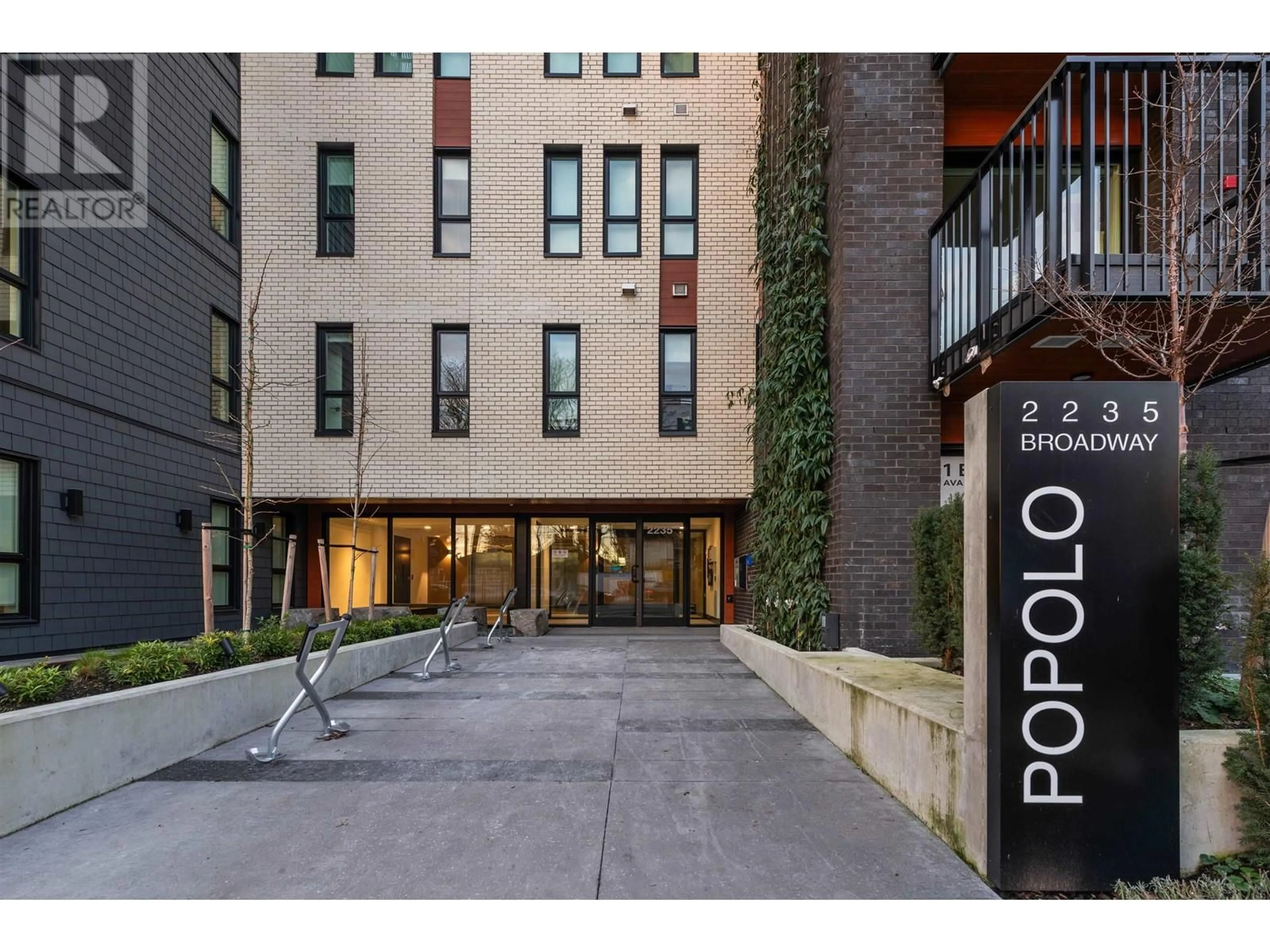 Patio, building for 113 - 2235 BROADWAY, Vancouver British Columbia V5N0J5