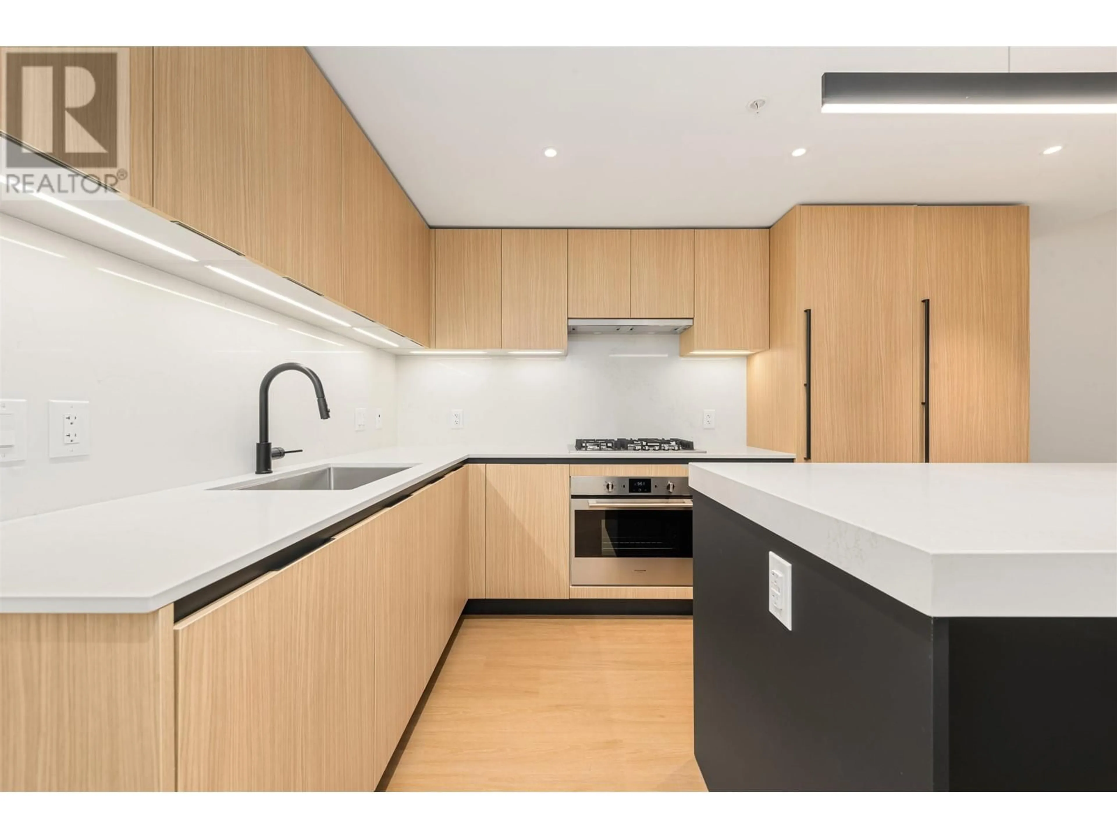 Standard kitchen, unknown for 210 - 2235 BROADWAY, Vancouver British Columbia V5N0J5