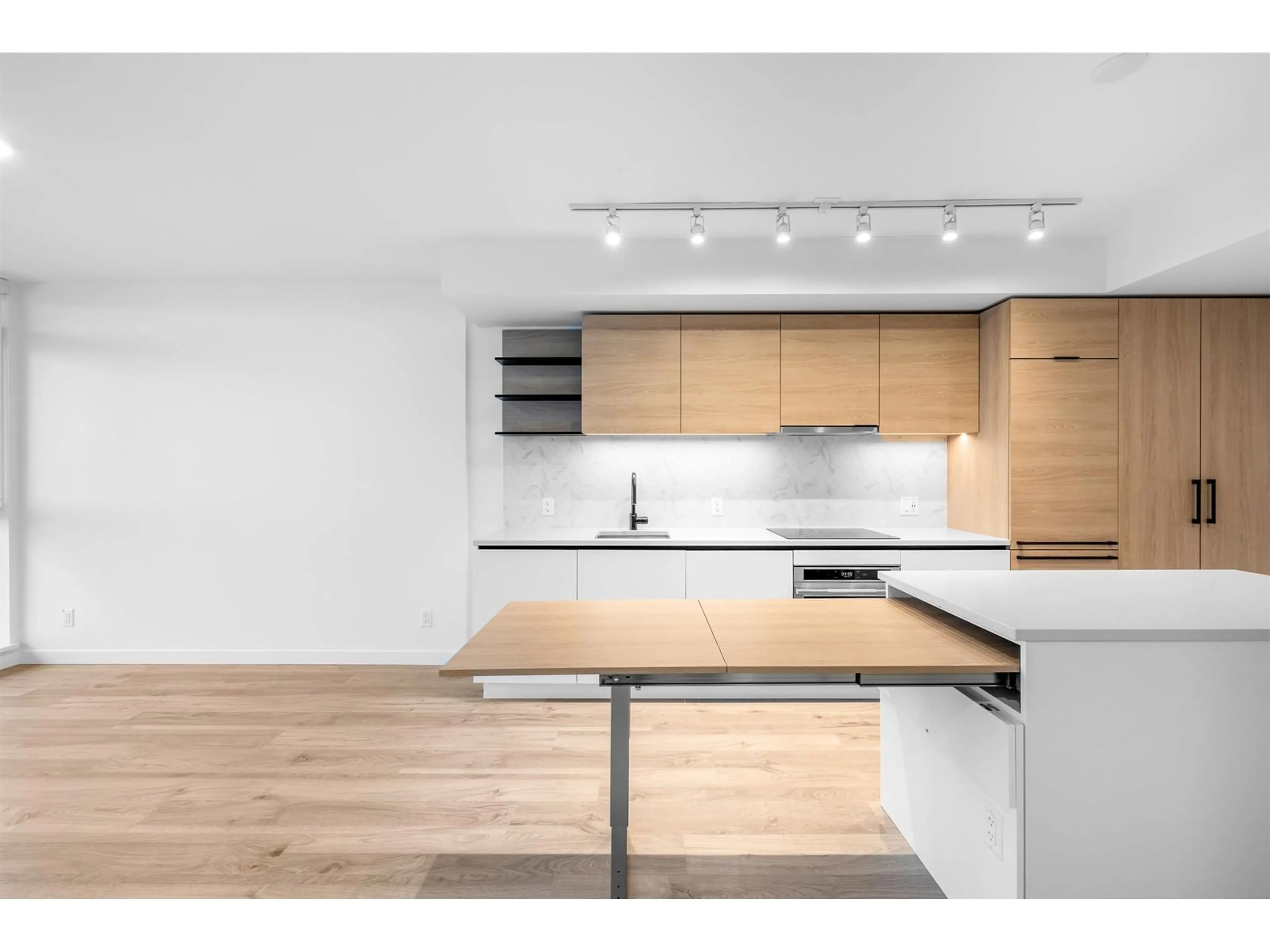 Standard kitchen, wood/laminate floor for 2606 - 10448 UNIVERSITY, Surrey British Columbia V3T0S7