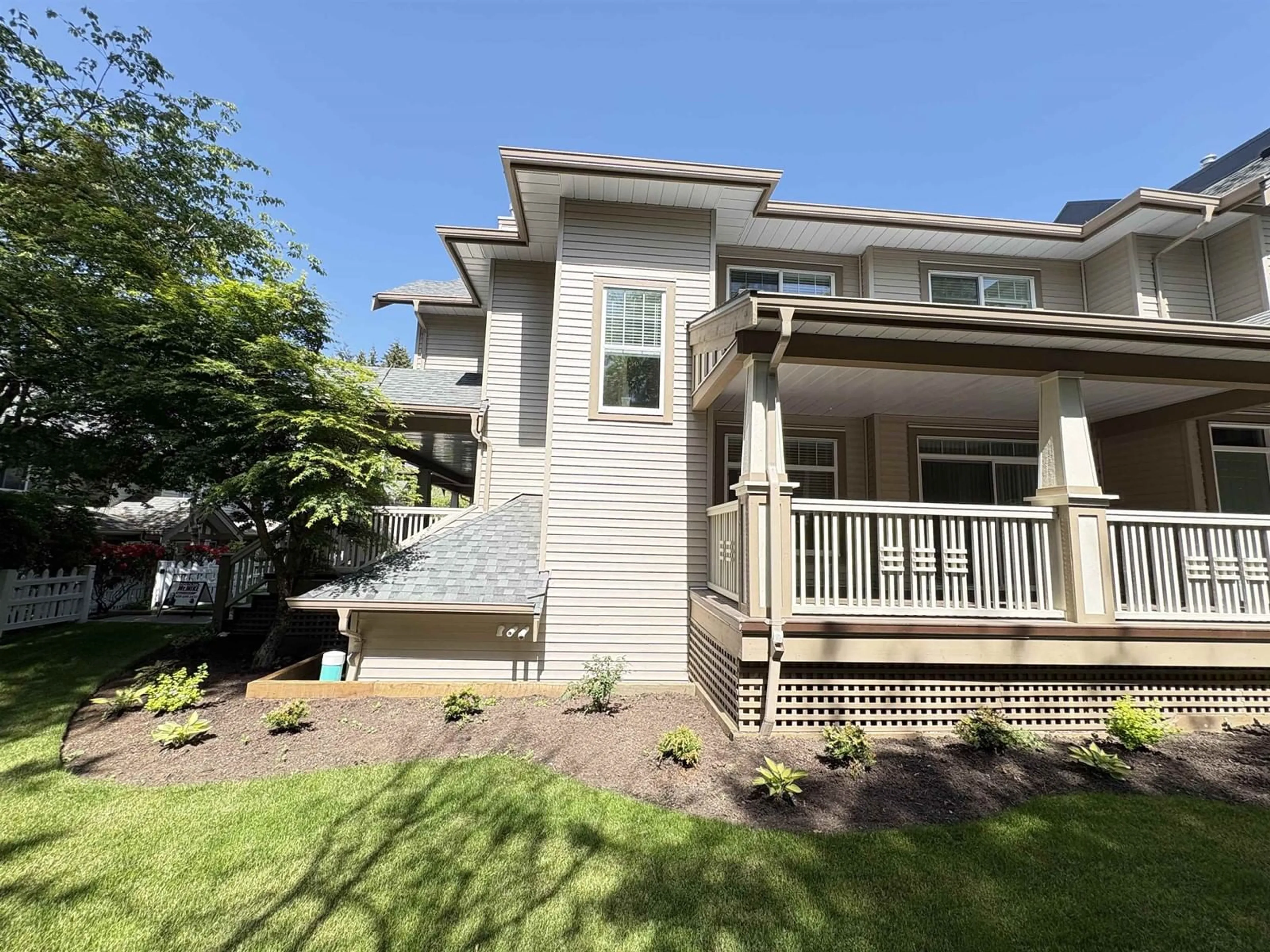 Home with vinyl exterior material, unknown for 69 - 2678 KING GEORGE, Surrey British Columbia V4P1H6