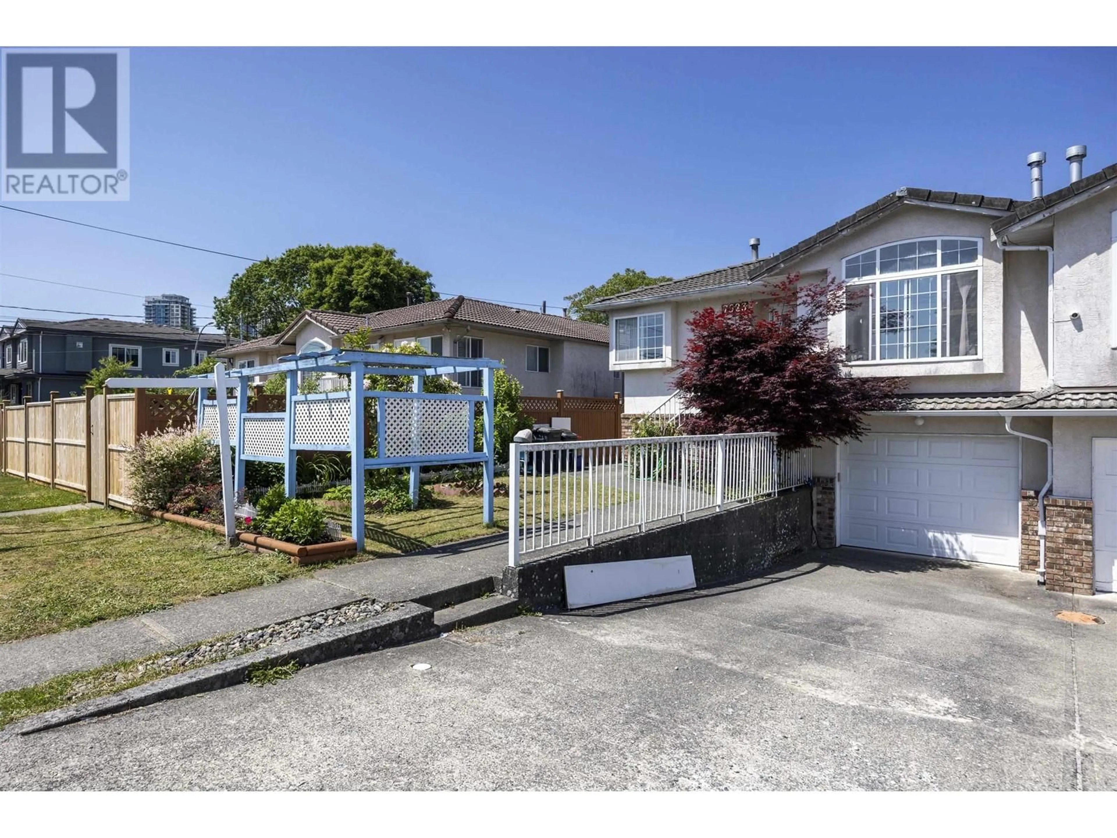 A pic from outside/outdoor area/front of a property/back of a property/a pic from drone, street for 7523 17TH AVENUE, Burnaby British Columbia V3N1L6