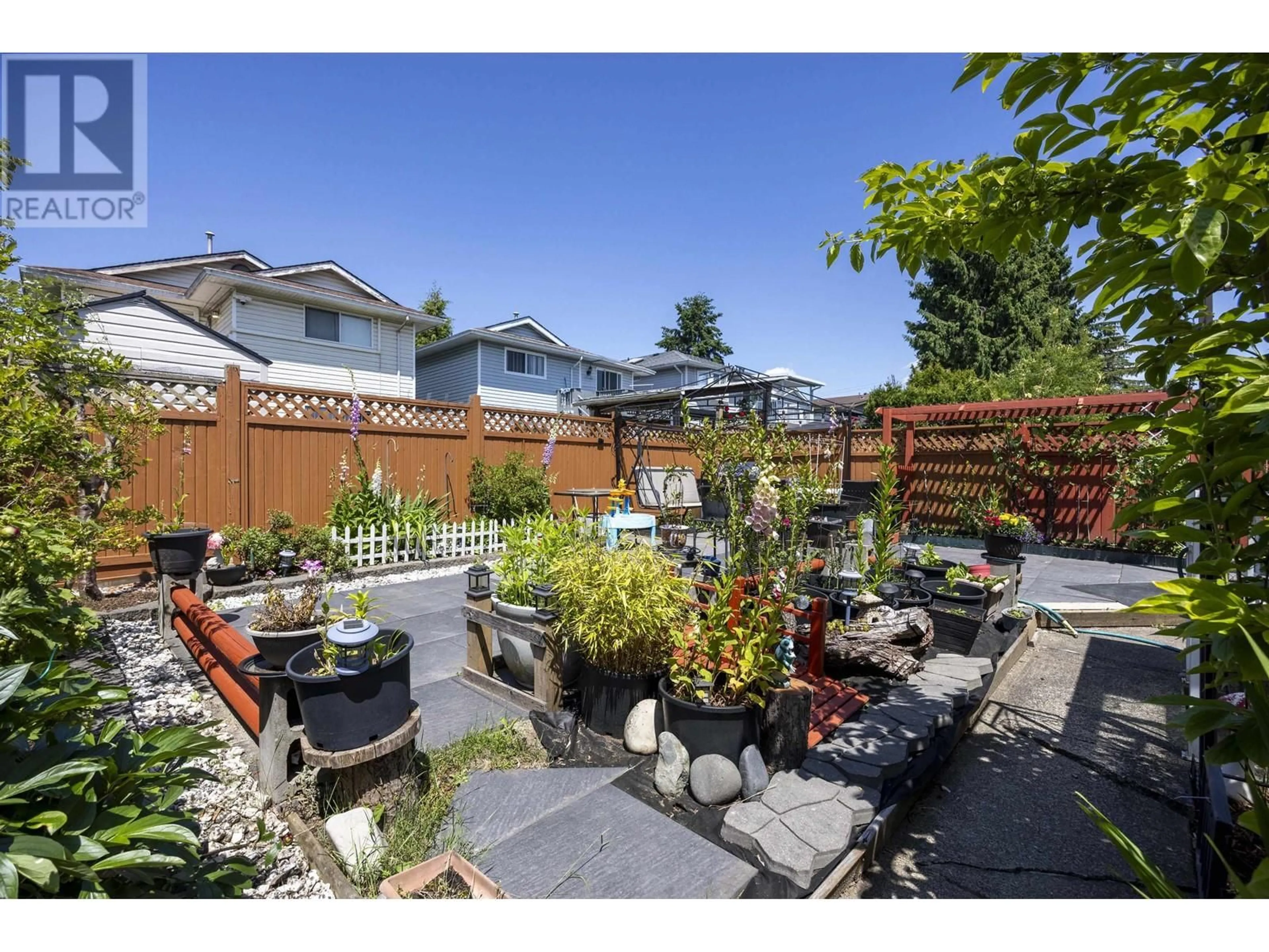 Patio, street for 7523 17TH AVENUE, Burnaby British Columbia V3N1L6