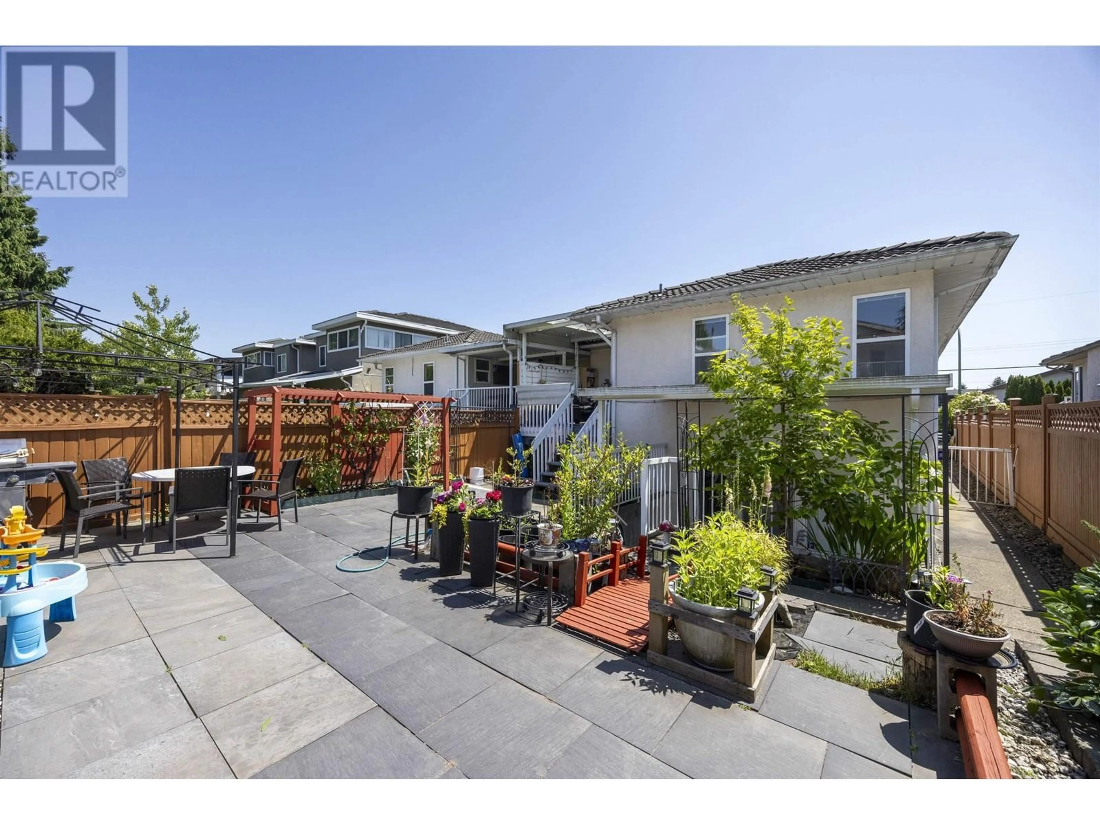 Patio, street for 7523 17TH AVENUE, Burnaby British Columbia V3N1L6