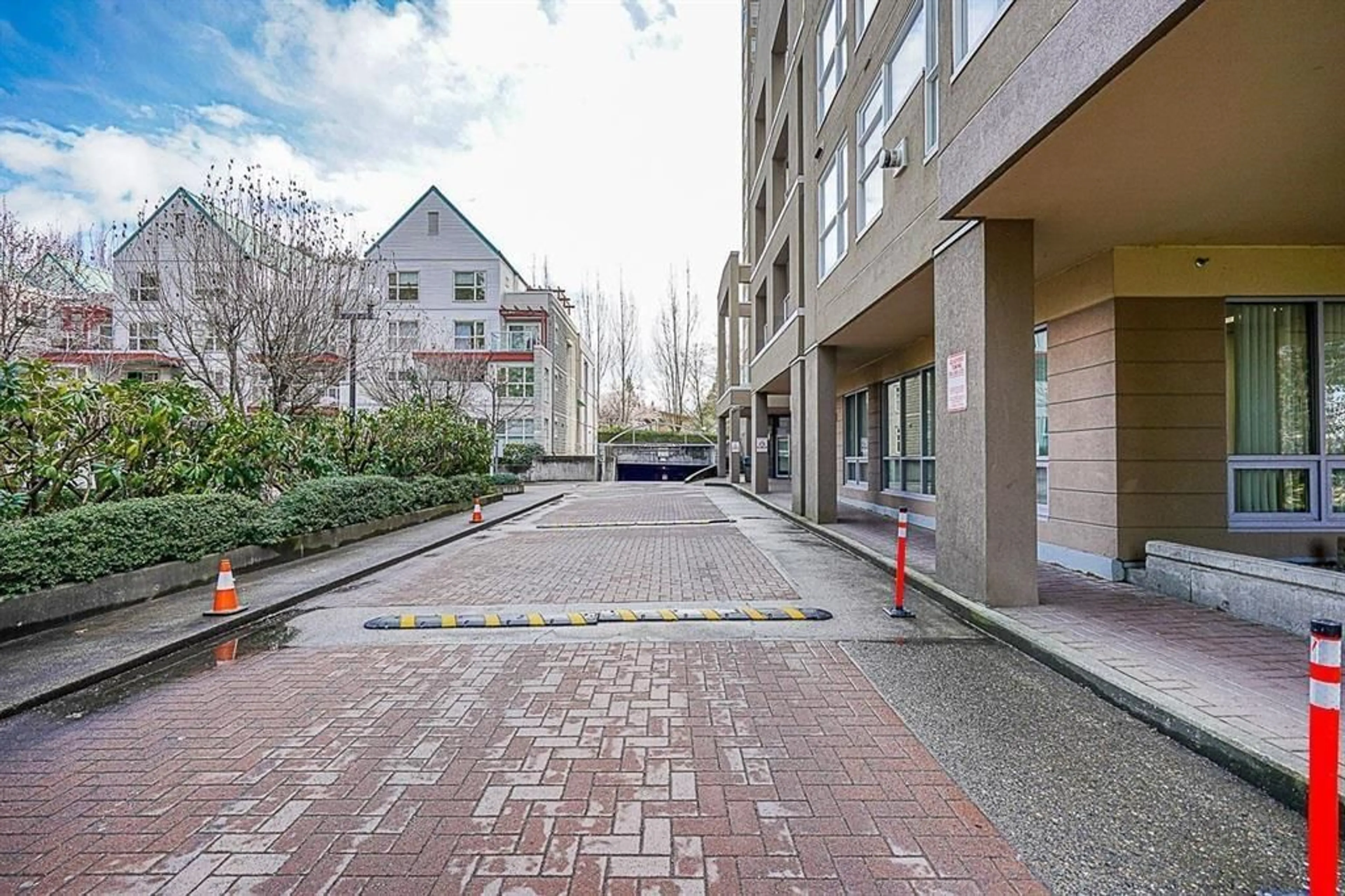 Parking for 404 - 9830 WHALLEY, Surrey British Columbia V3T5S7