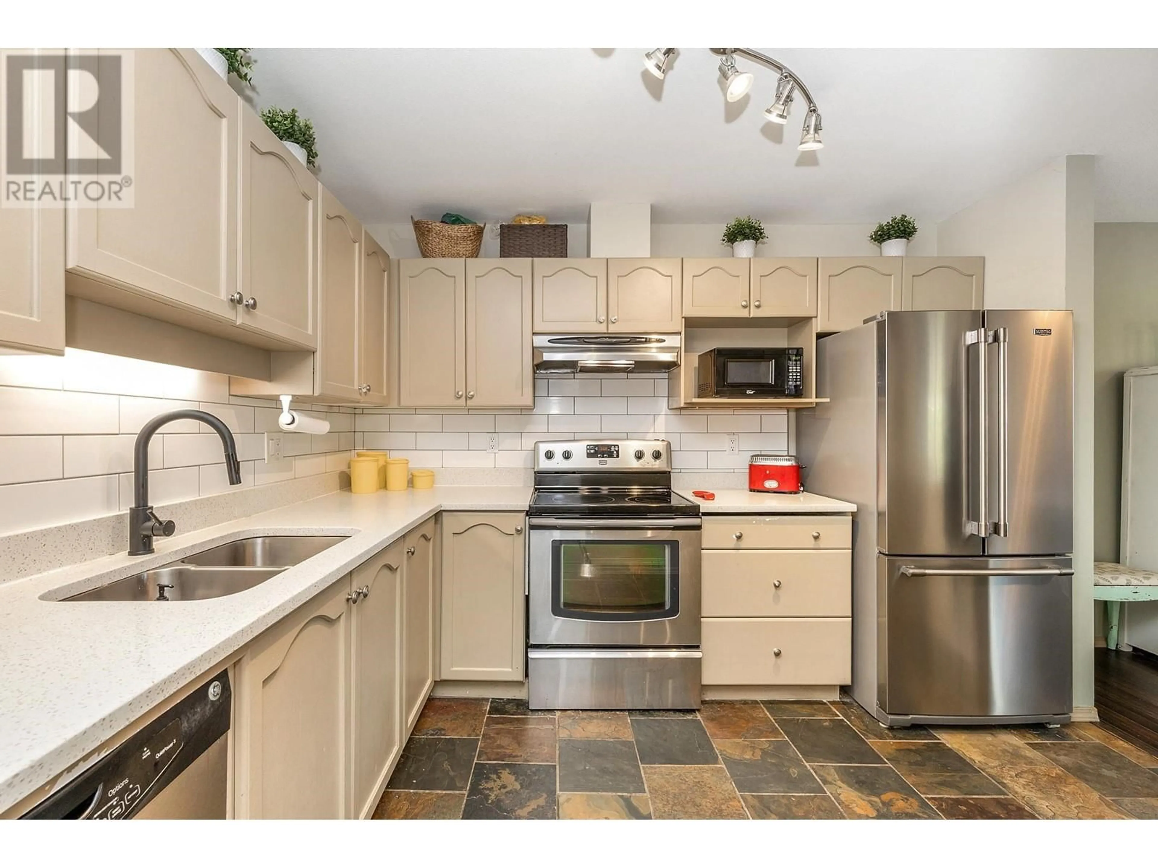 Standard kitchen, ceramic/tile floor for 204 - 19130 FORD ROAD, Pitt Meadows British Columbia V3Y2P1