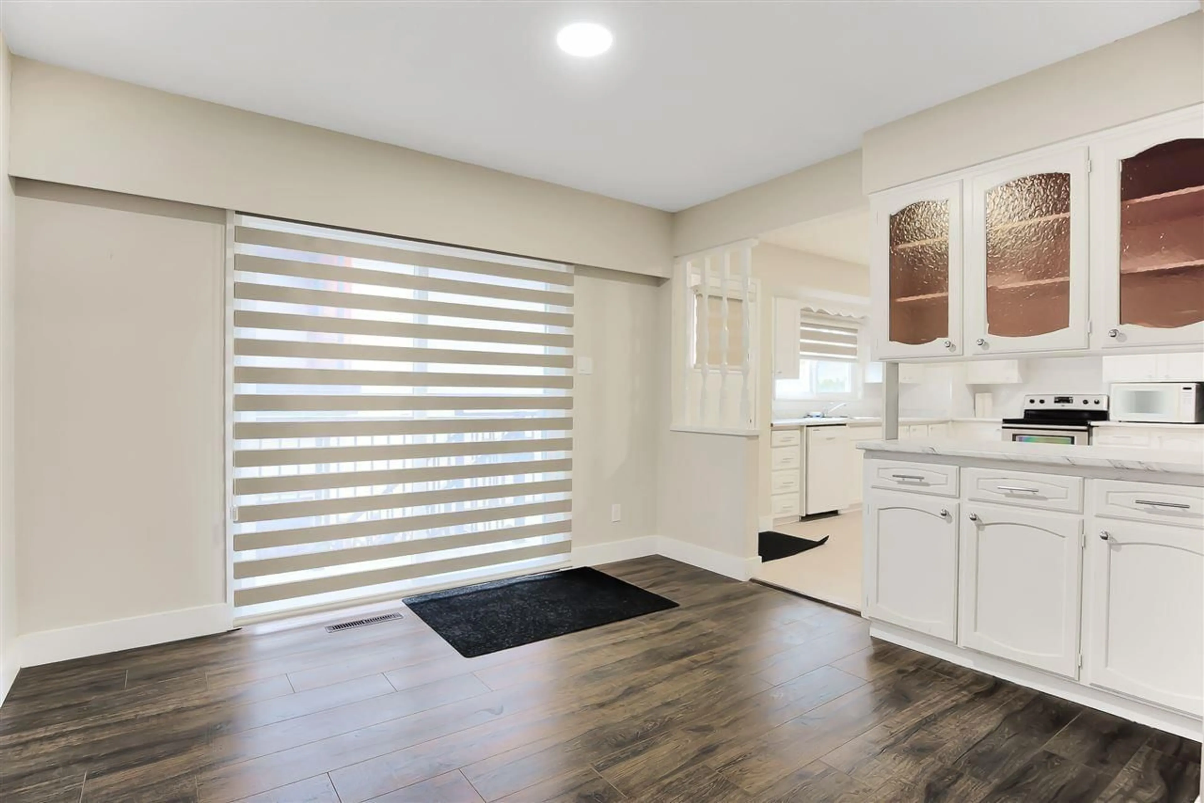 Unknown for 15734 THRIFT, White Rock British Columbia V4B2M5