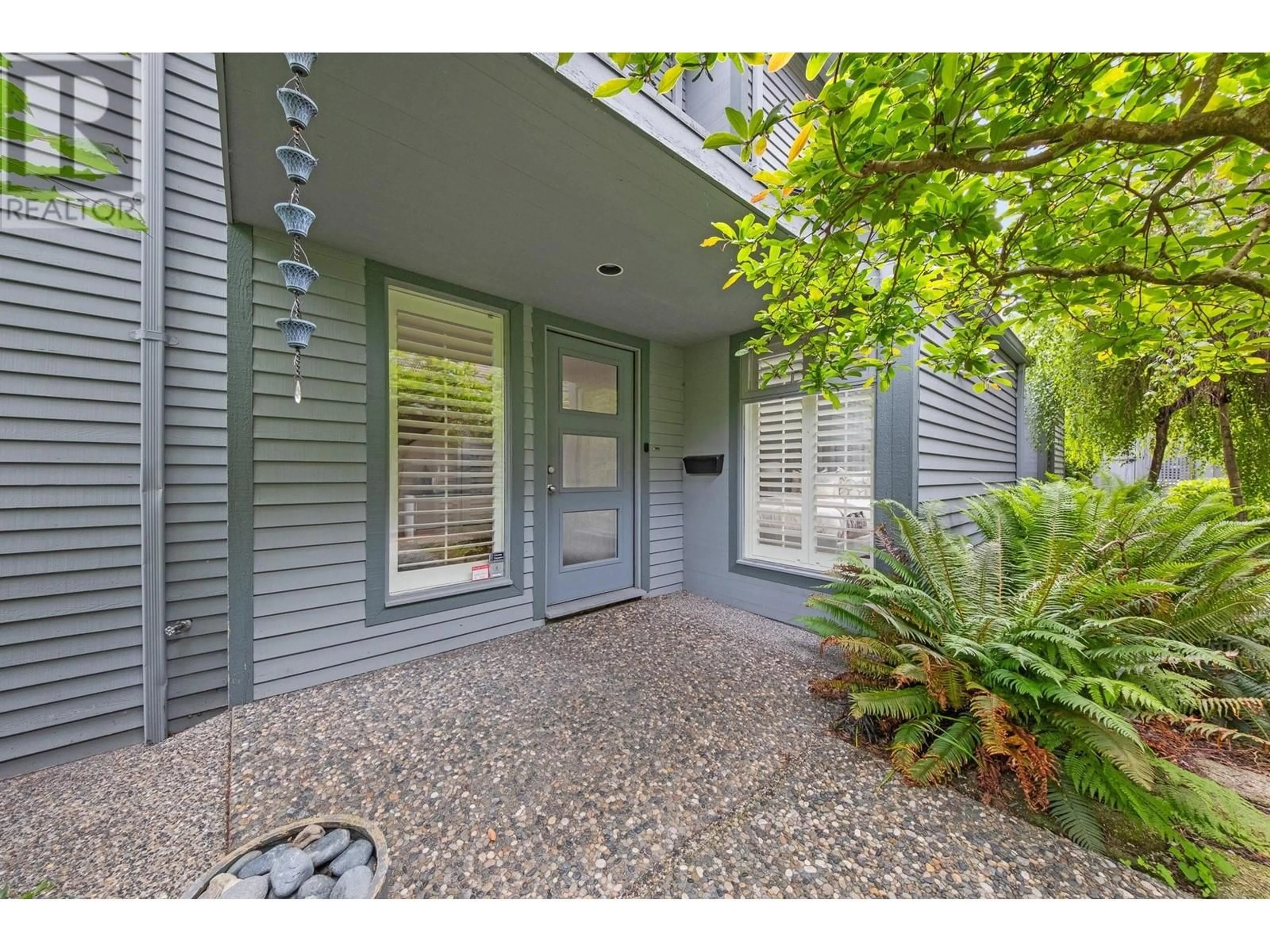 Indoor entryway for 1906 14TH AVENUE, Vancouver British Columbia V6J2K2