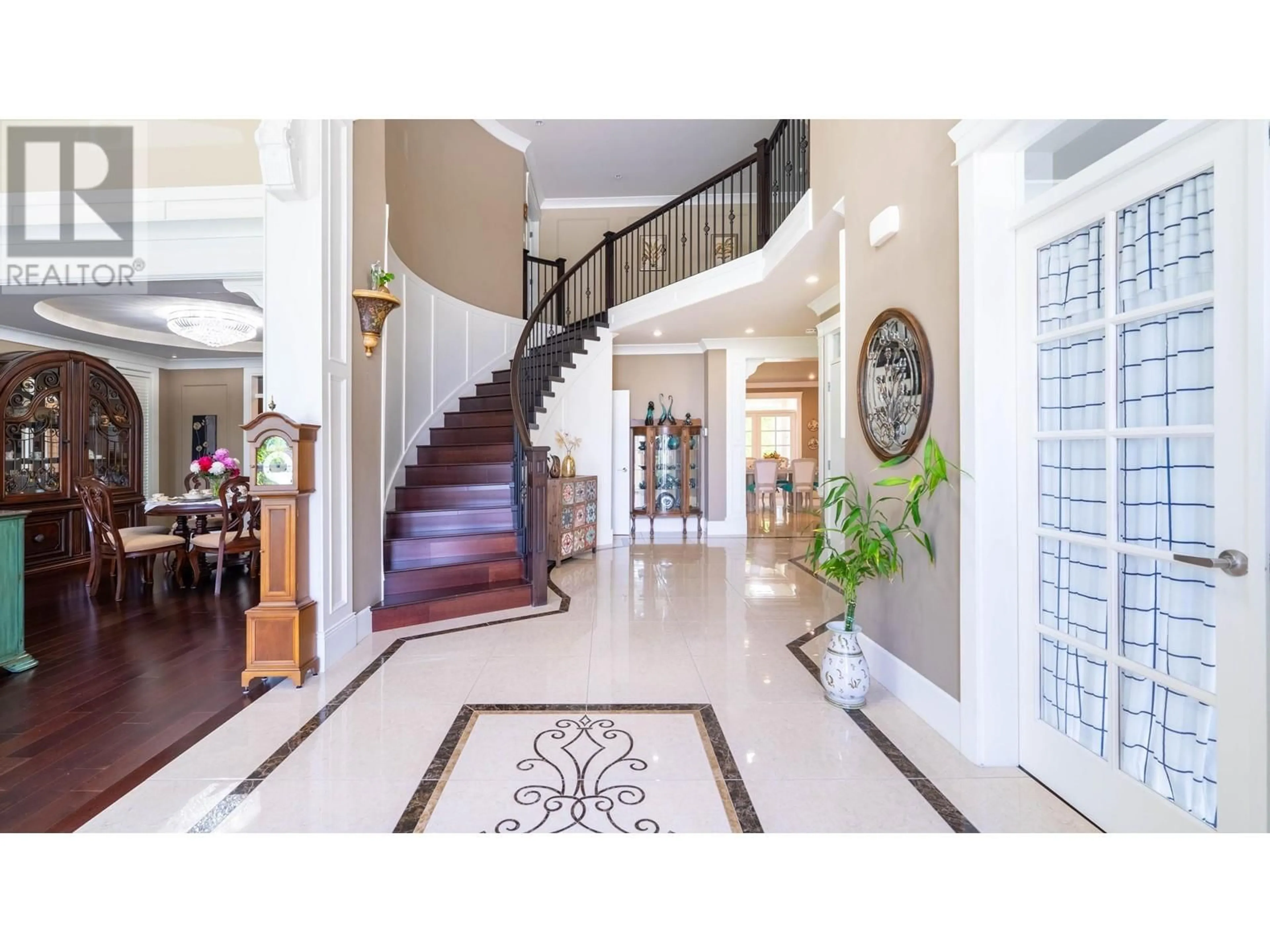 Indoor foyer for 1565 KING ALBERT AVENUE, Coquitlam British Columbia V3J1Y7