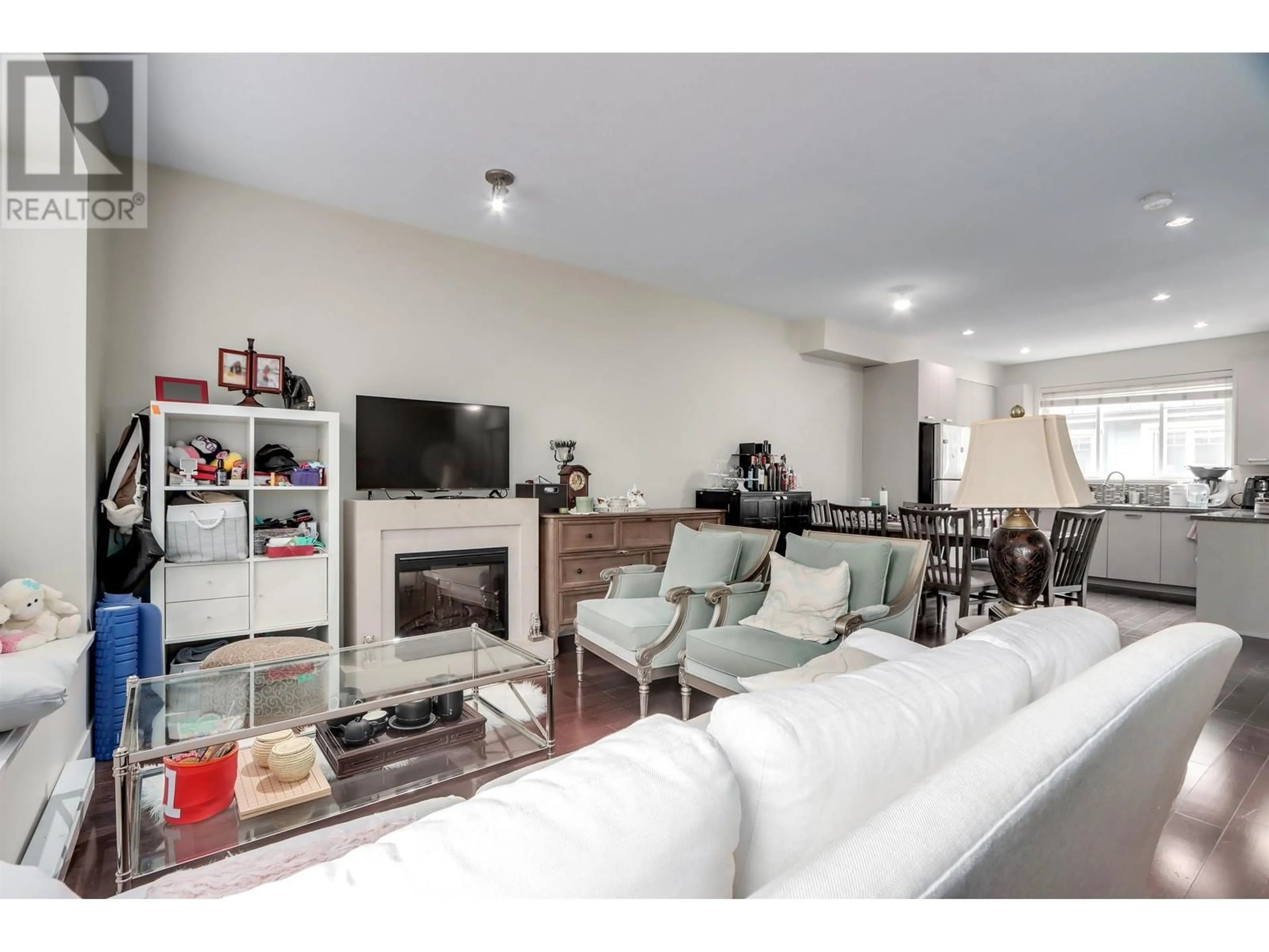 Living room with furniture, unknown for 27 - 9628 FERNDALE ROAD, Richmond British Columbia V6Y1X3