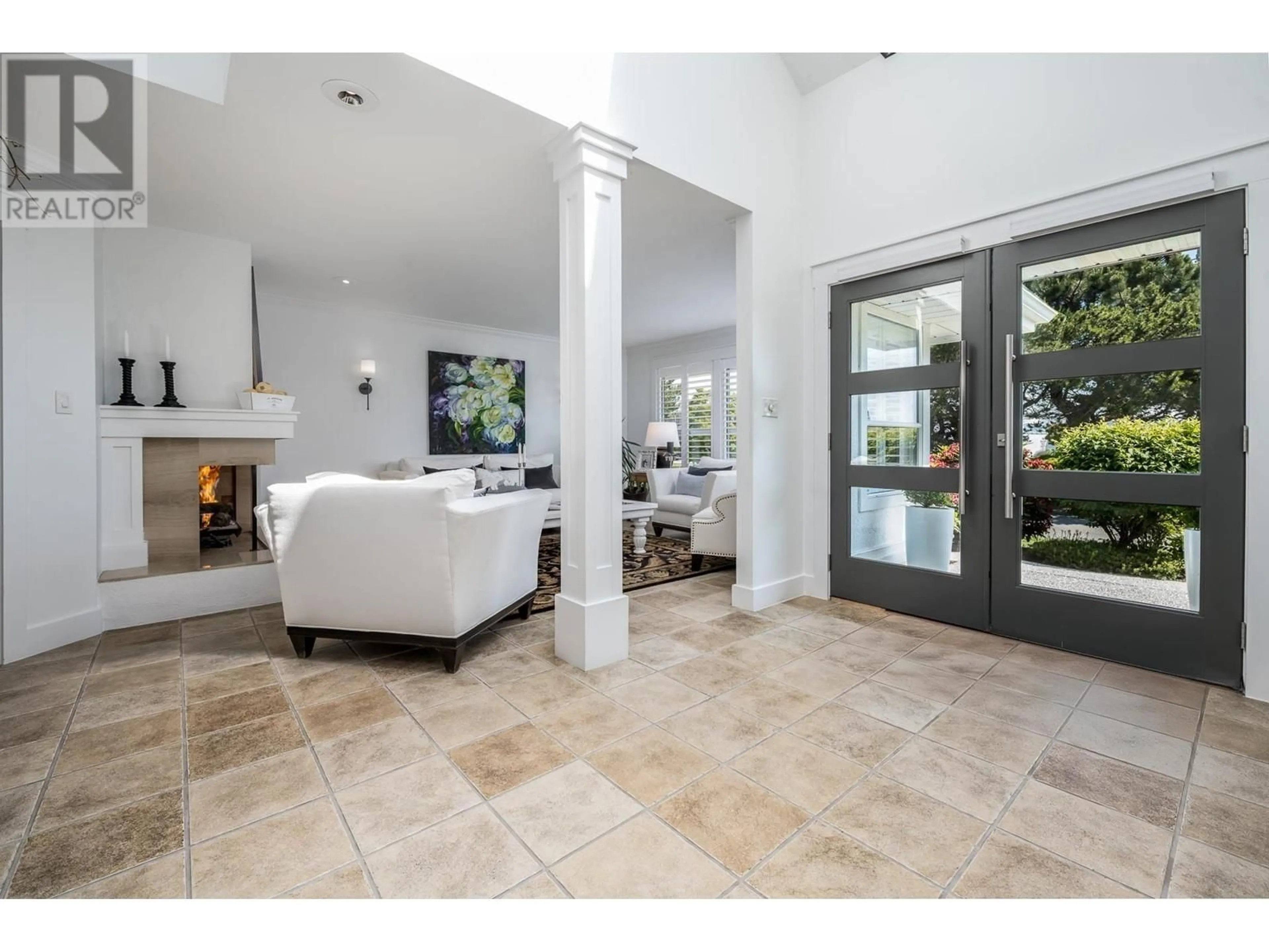 Indoor foyer for 471 CENTENNIAL PARKWAY, Delta British Columbia V4L2L5