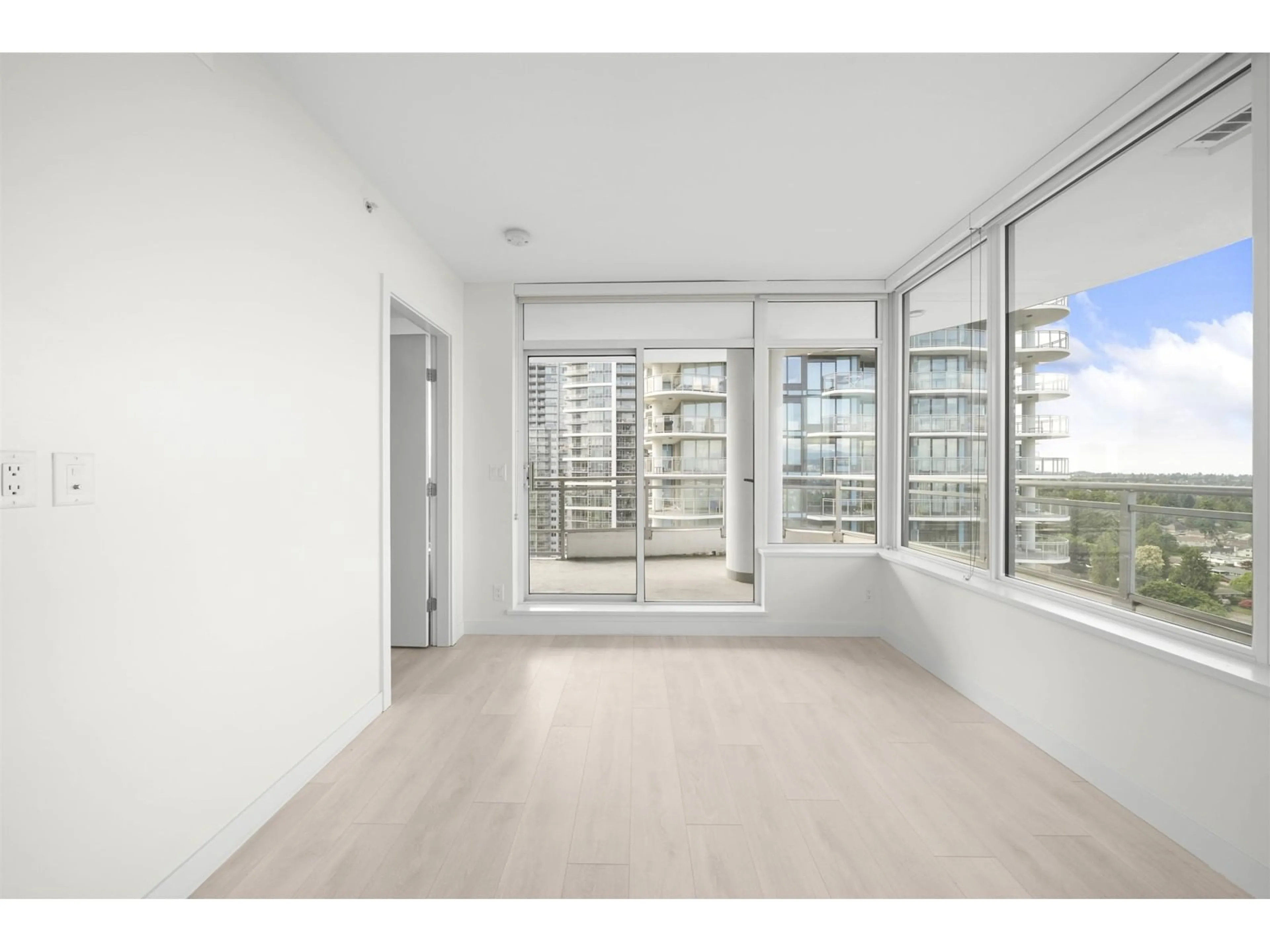 A pic of a room for 2108 - 13318 104, Surrey British Columbia V3T0R2