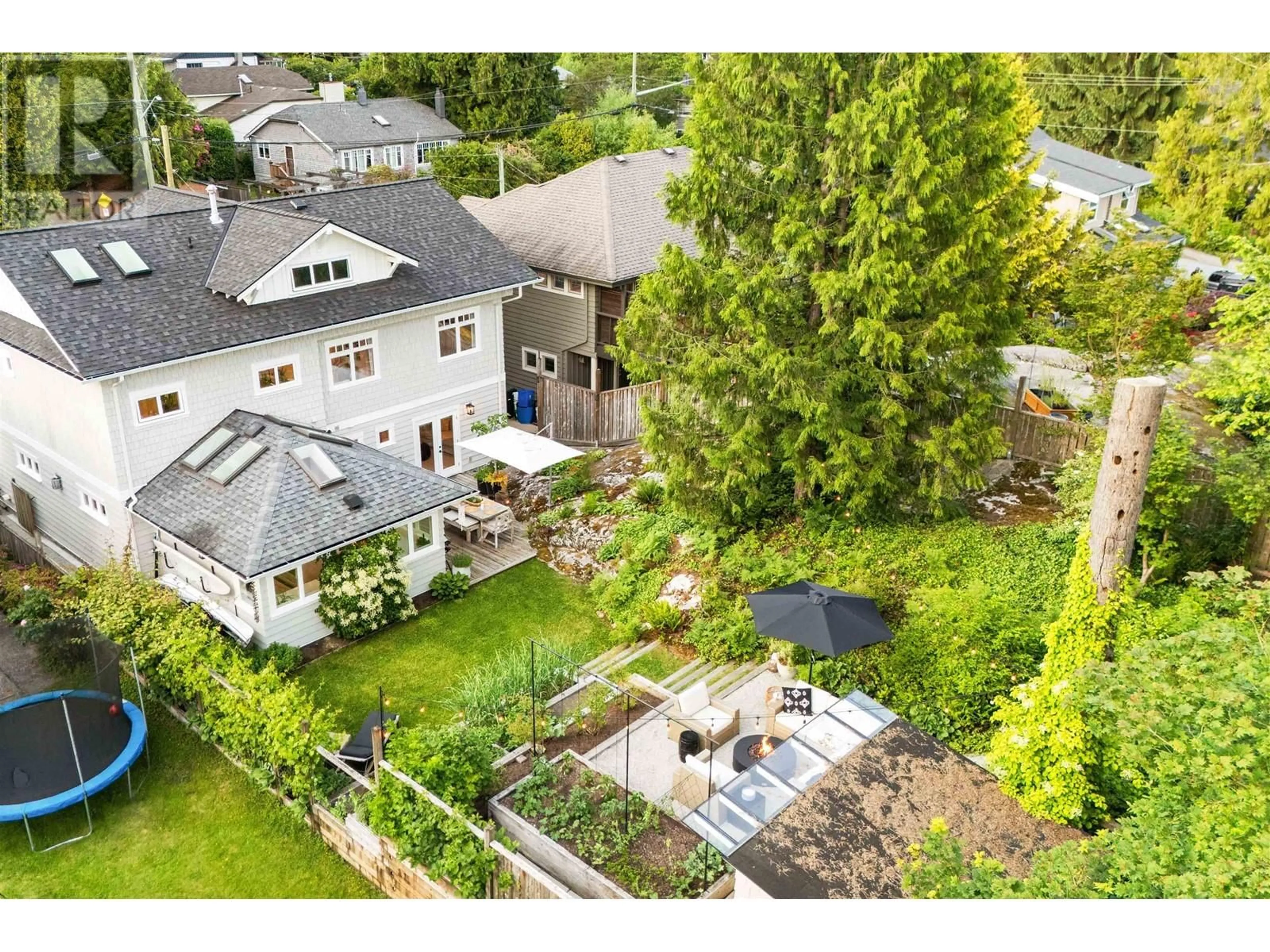 A pic from outside/outdoor area/front of a property/back of a property/a pic from drone, unknown for 4365 RAEBURN STREET, North Vancouver British Columbia V7G1K1