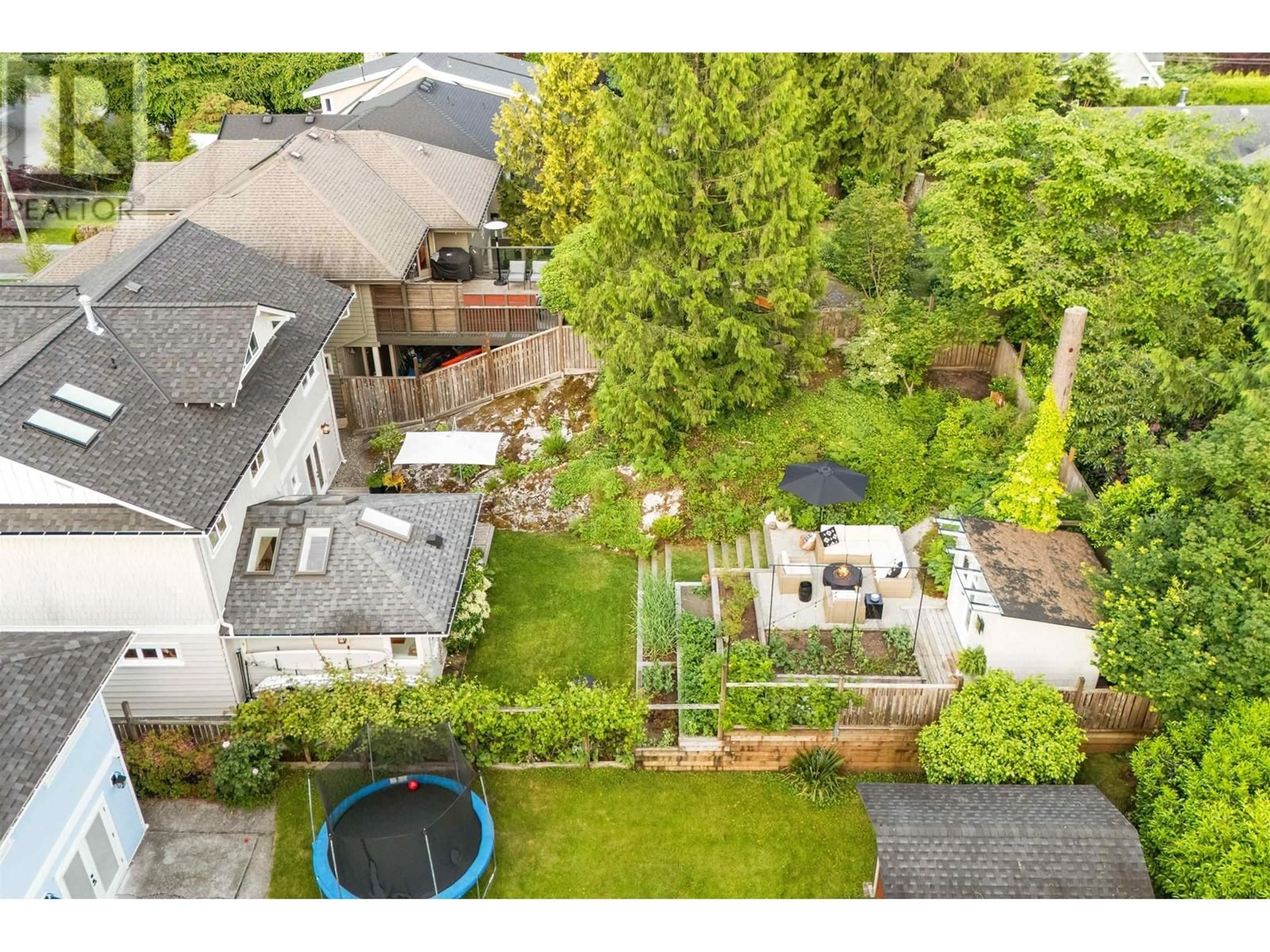 A pic from outside/outdoor area/front of a property/back of a property/a pic from drone, street for 4365 RAEBURN STREET, North Vancouver British Columbia V7G1K1