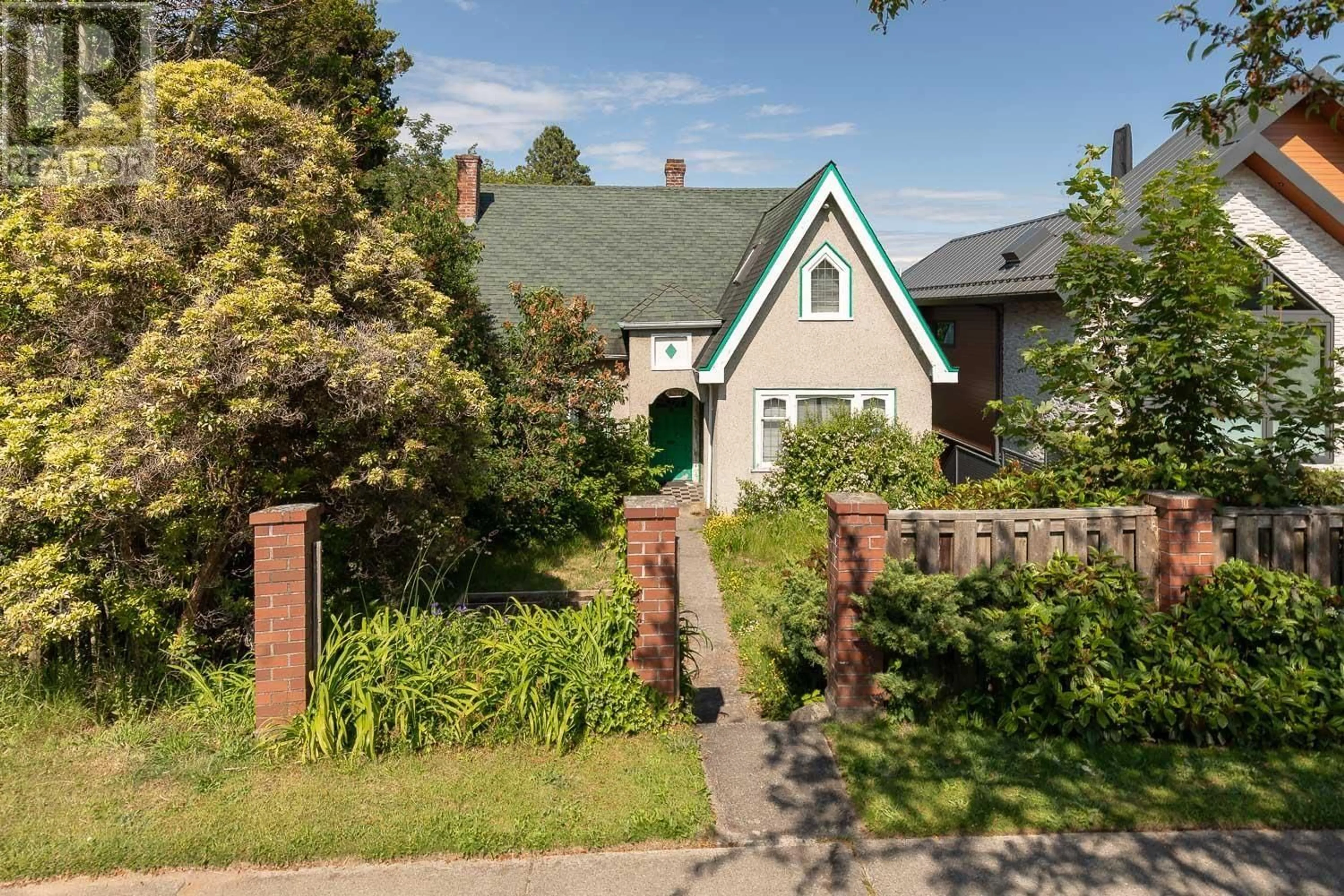 A pic from outside/outdoor area/front of a property/back of a property/a pic from drone, street for 4376 QUESNEL DRIVE, Vancouver British Columbia V6L2X6